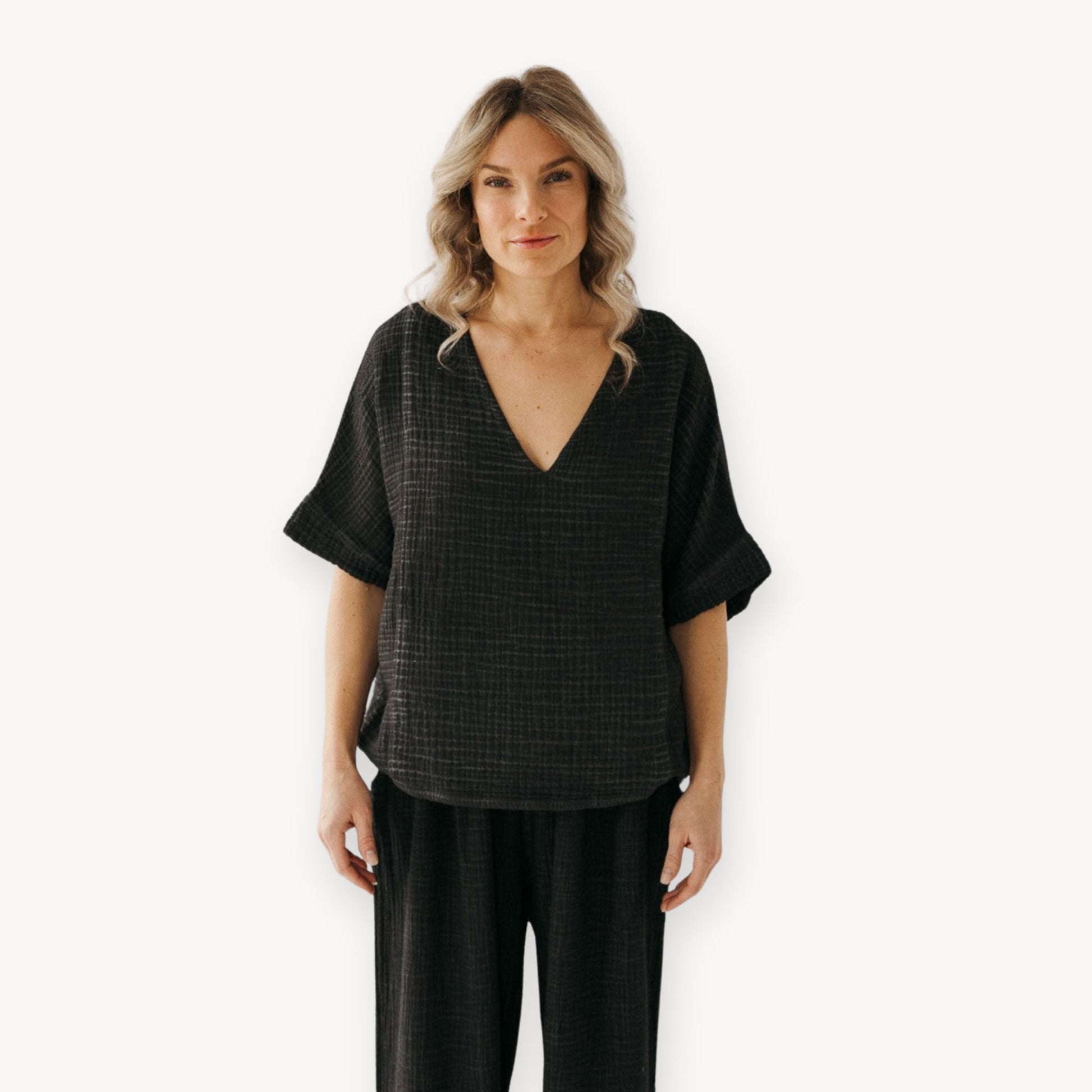 POKOLOKO Crinkle V Neck Top #color_crinkle-black