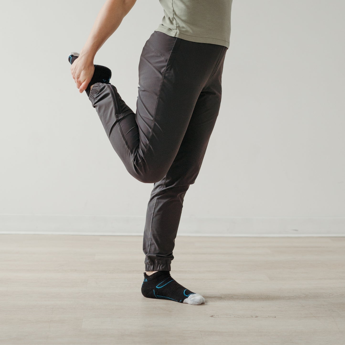 POKOLOKO Movement Alpaca Socks #color_movement-black