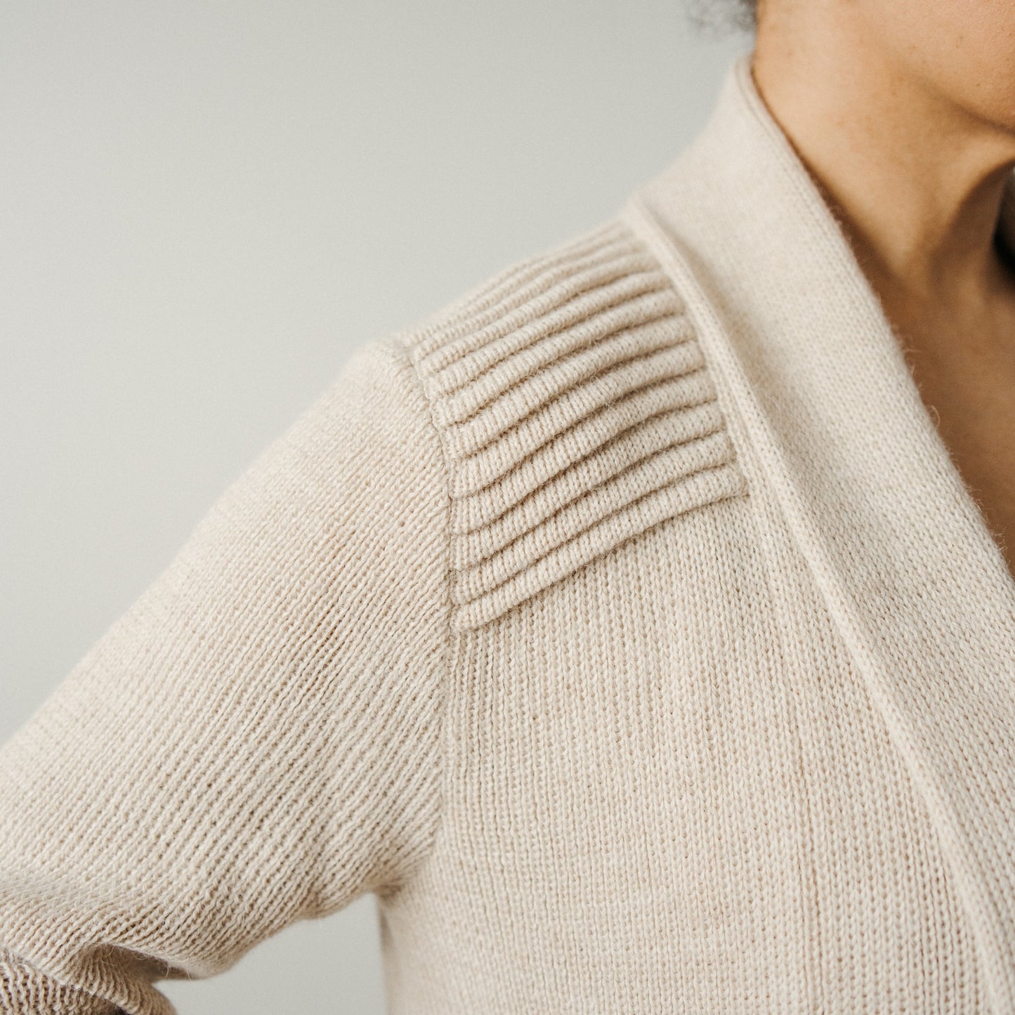 POKOLOKO_Long_Cartier_Alpaca_Sweater_color_chai-latte-cartier