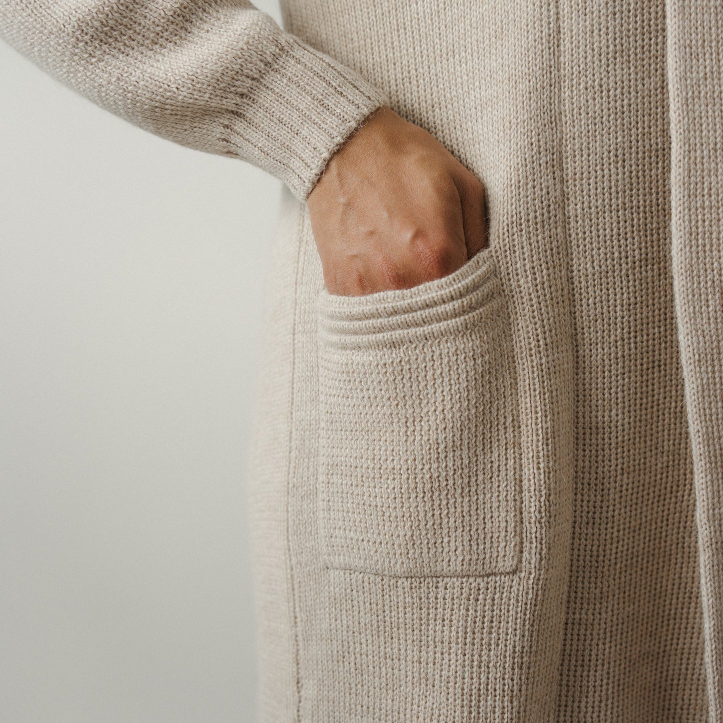 POKOLOKO_Long_Cartier_Alpaca_Sweater_color_chai-latte-cartier