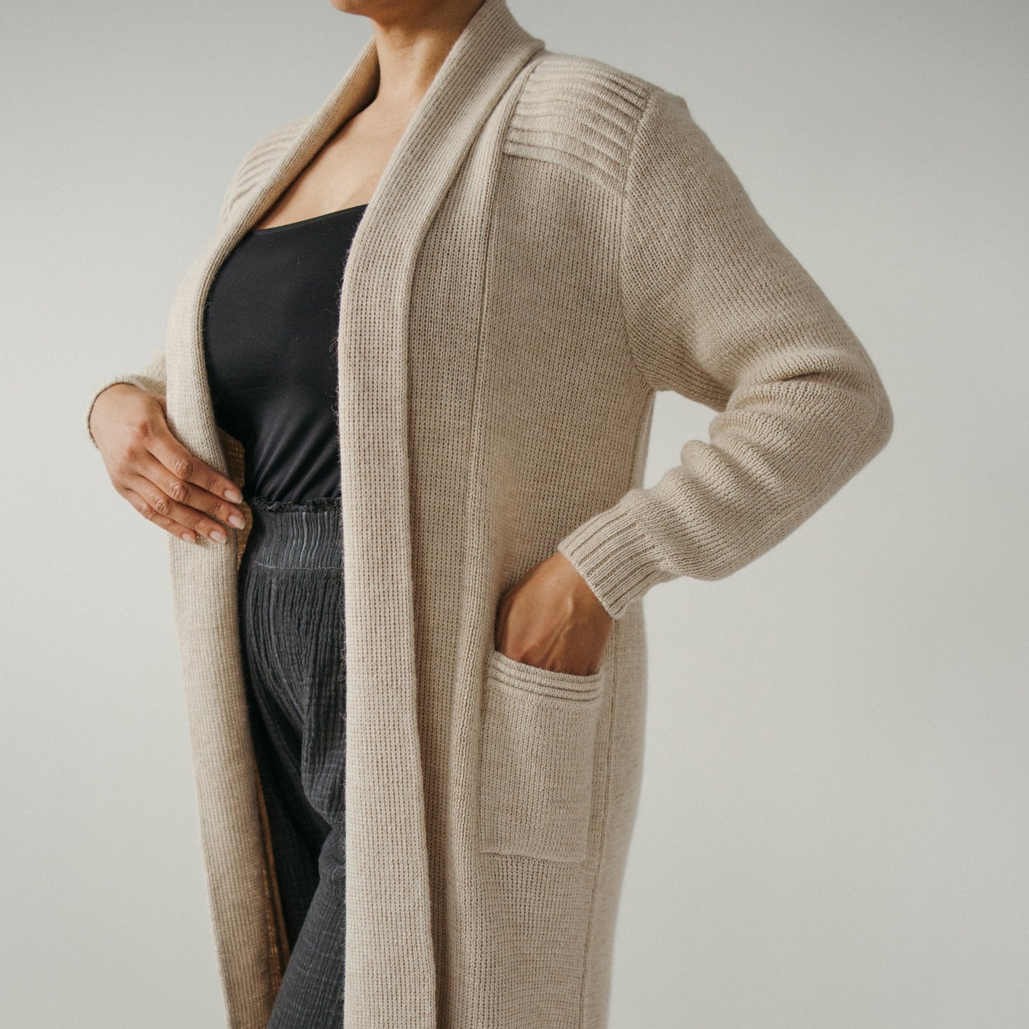 POKOLOKO_Long_Cartier_Alpaca_Sweater_color_chai-latte-cartier