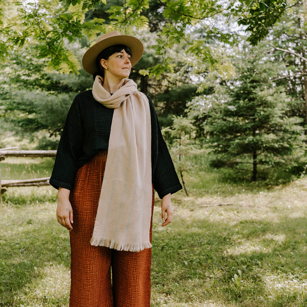 POKOLOKO Alpaca Seamless Fine Lines Scarf #color_ballet-fine-lines