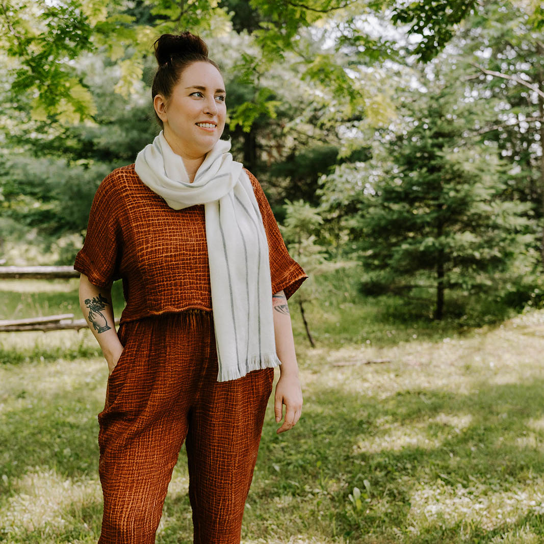 POKOLOKO Alpaca Seamless Fine Lines Scarf #color_natural-fine-lines