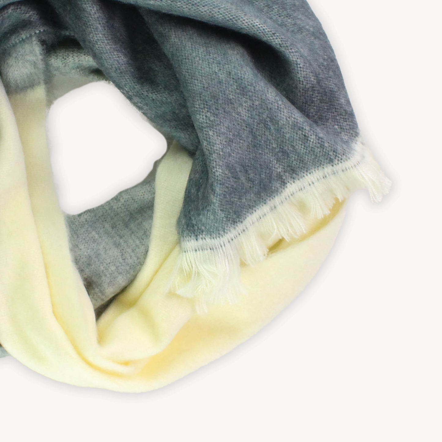 POKOLOKO Alpaca Seamless Ombre Scarf #color_nightscape-ombre