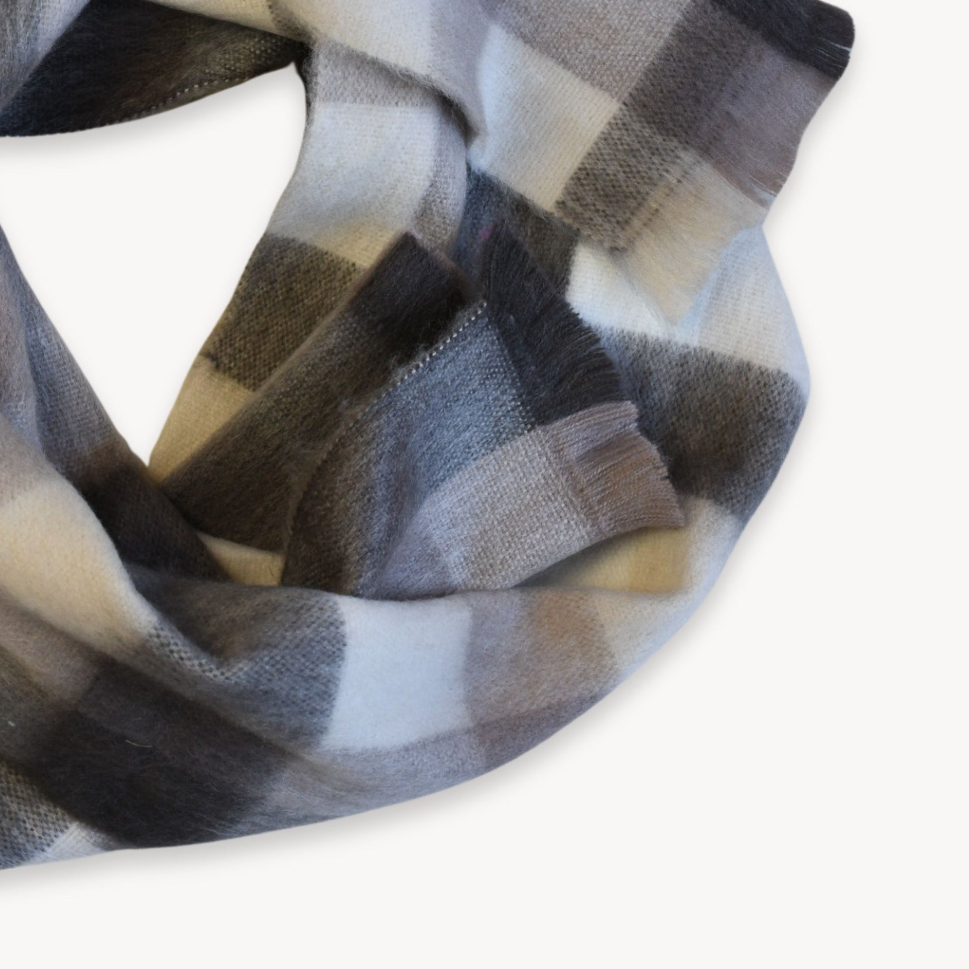 POKOLOKO Alpaca Seamless Check Scarf #color_walnut-check