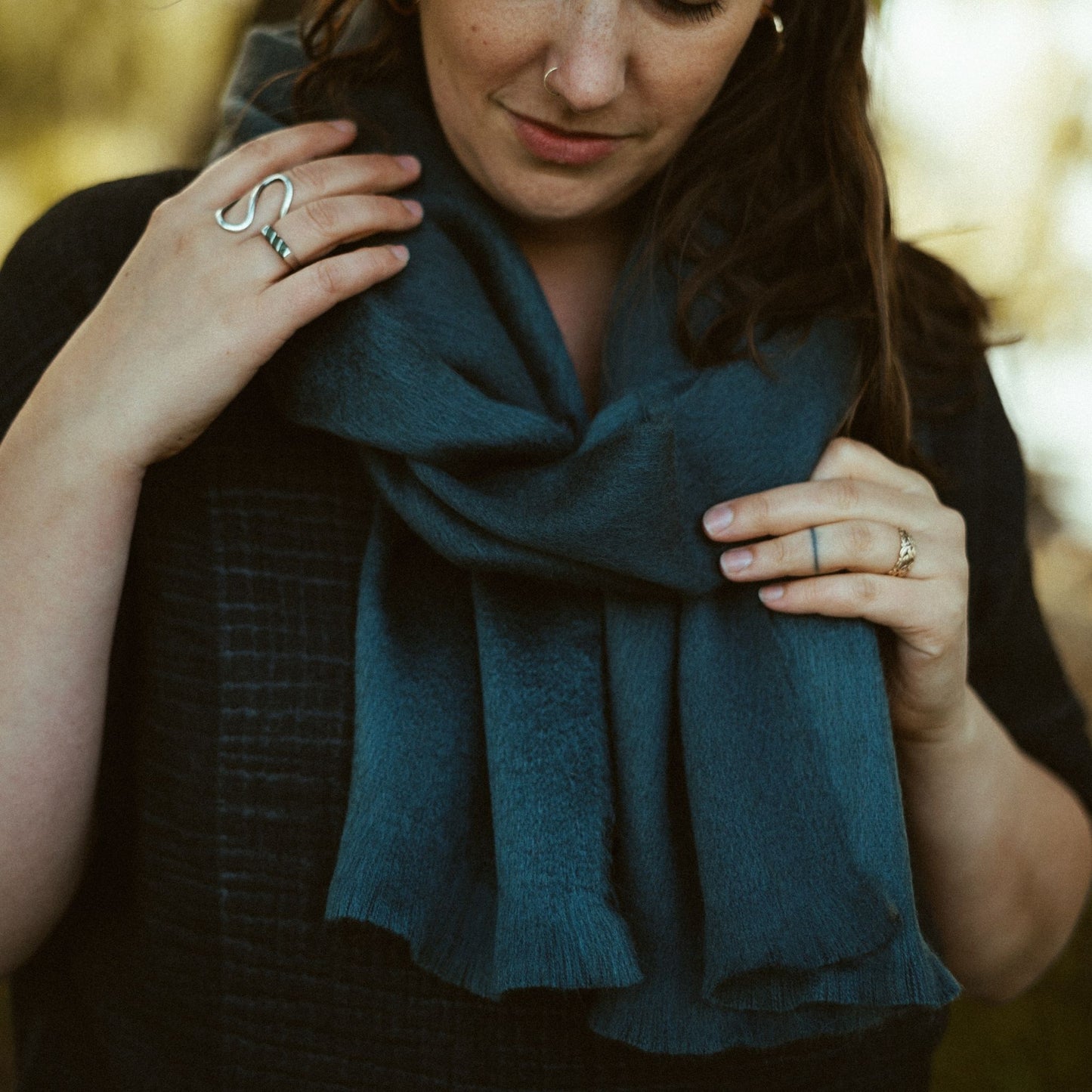 POKOLOKO Solid Alpaca Seamless Scarf #color_whale-seamless-scarf