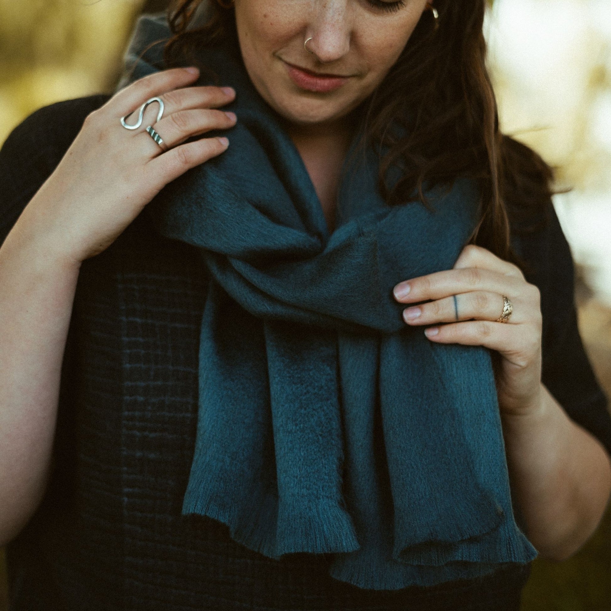 POKOLOKO Solid Alpaca Seamless Scarf #color_whale-seamless-scarf