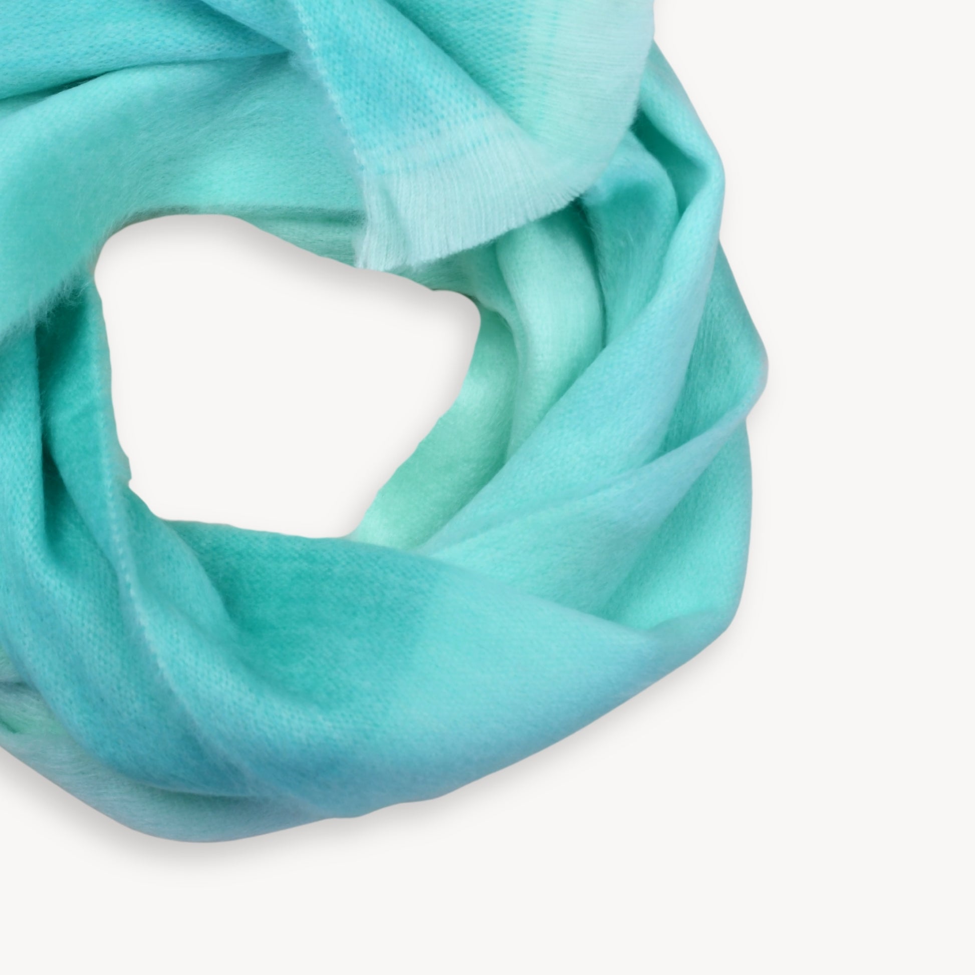 POKOLOKO Alpaca Seamless Ombre Scarf #color_cyan