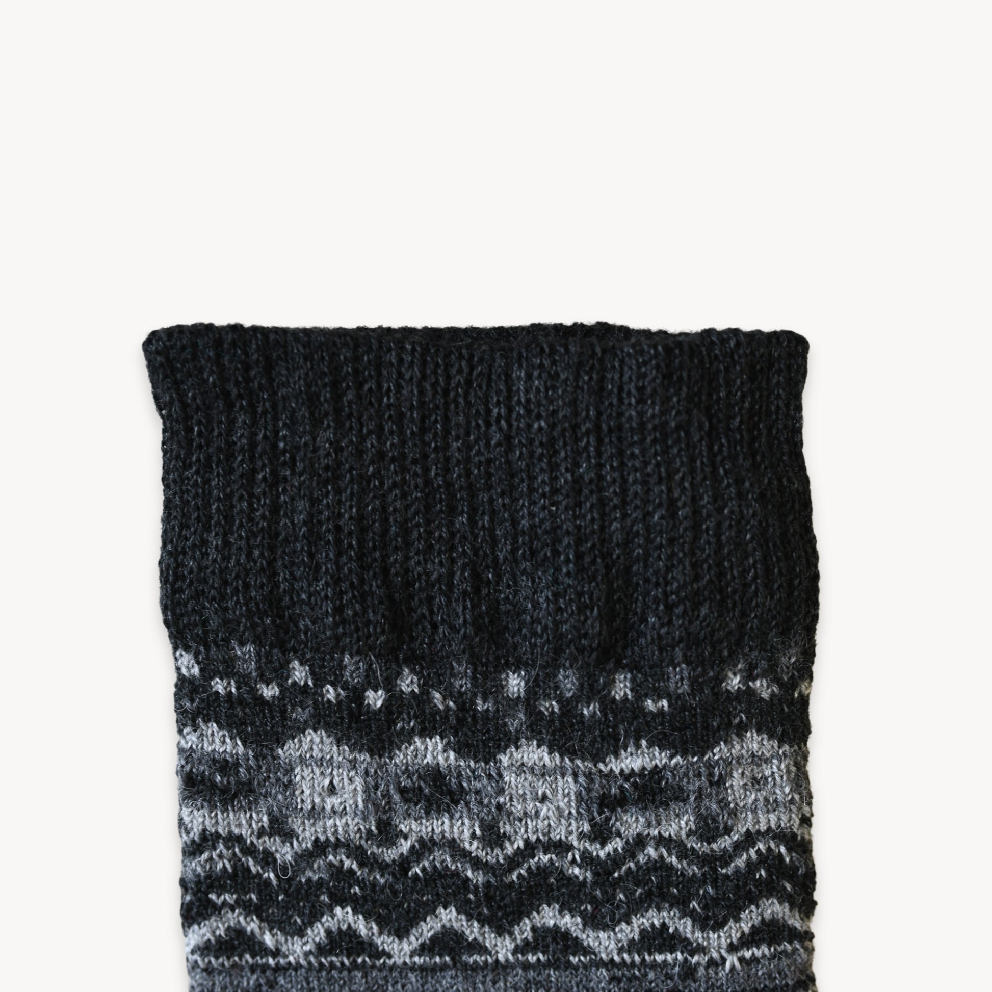 POKOLOKO Thick Print Alpaca Socks #color_grey-mosaic