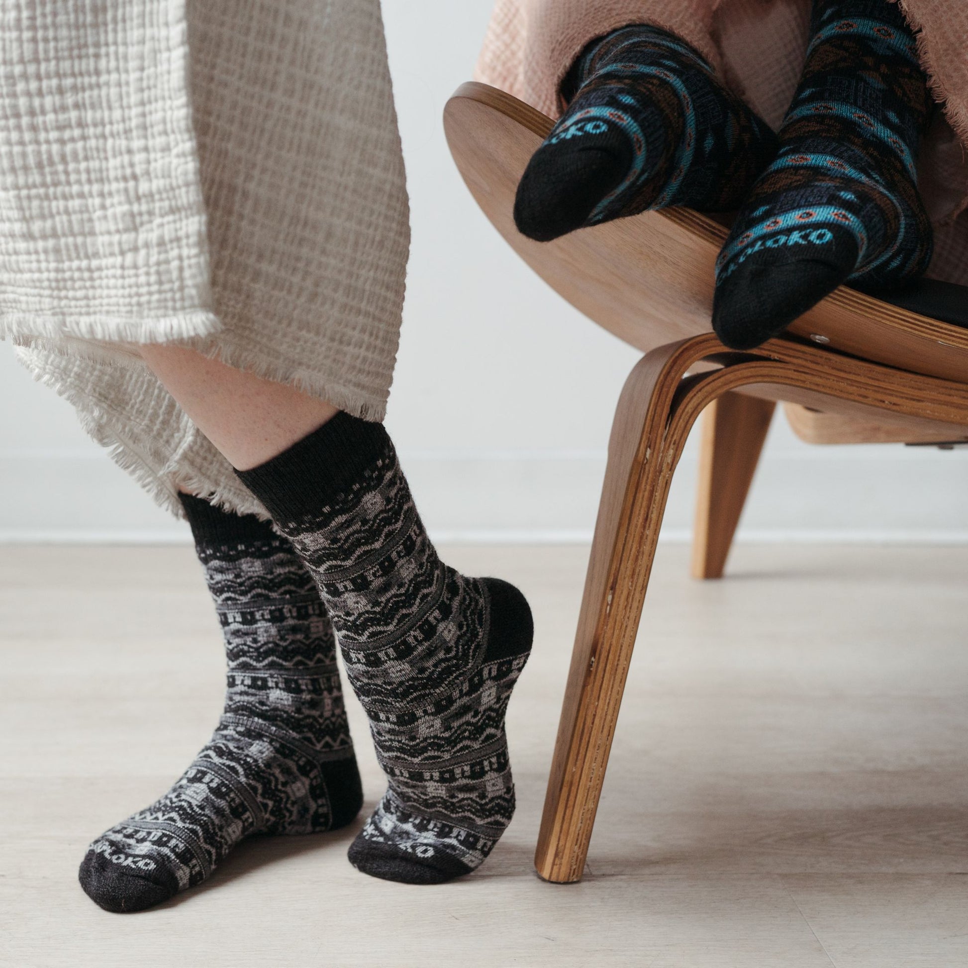 POKOLOKO Thick Print Alpaca Socks #color_grey-mosaic