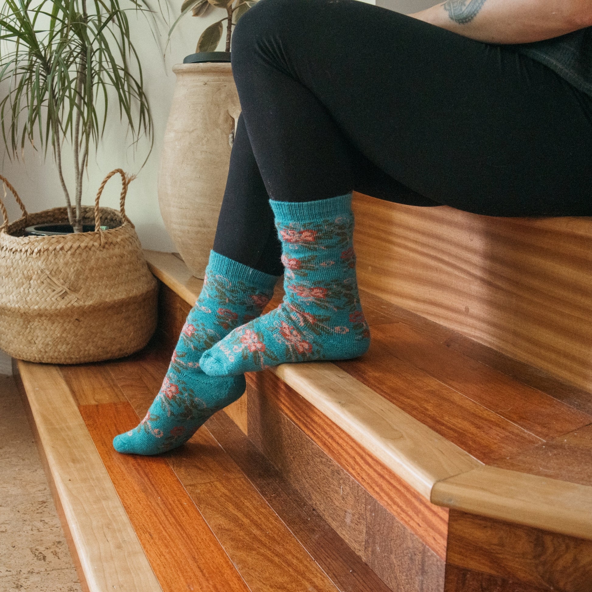 POKOLOKO Thick Print Alpaca Socks #color_bouquet