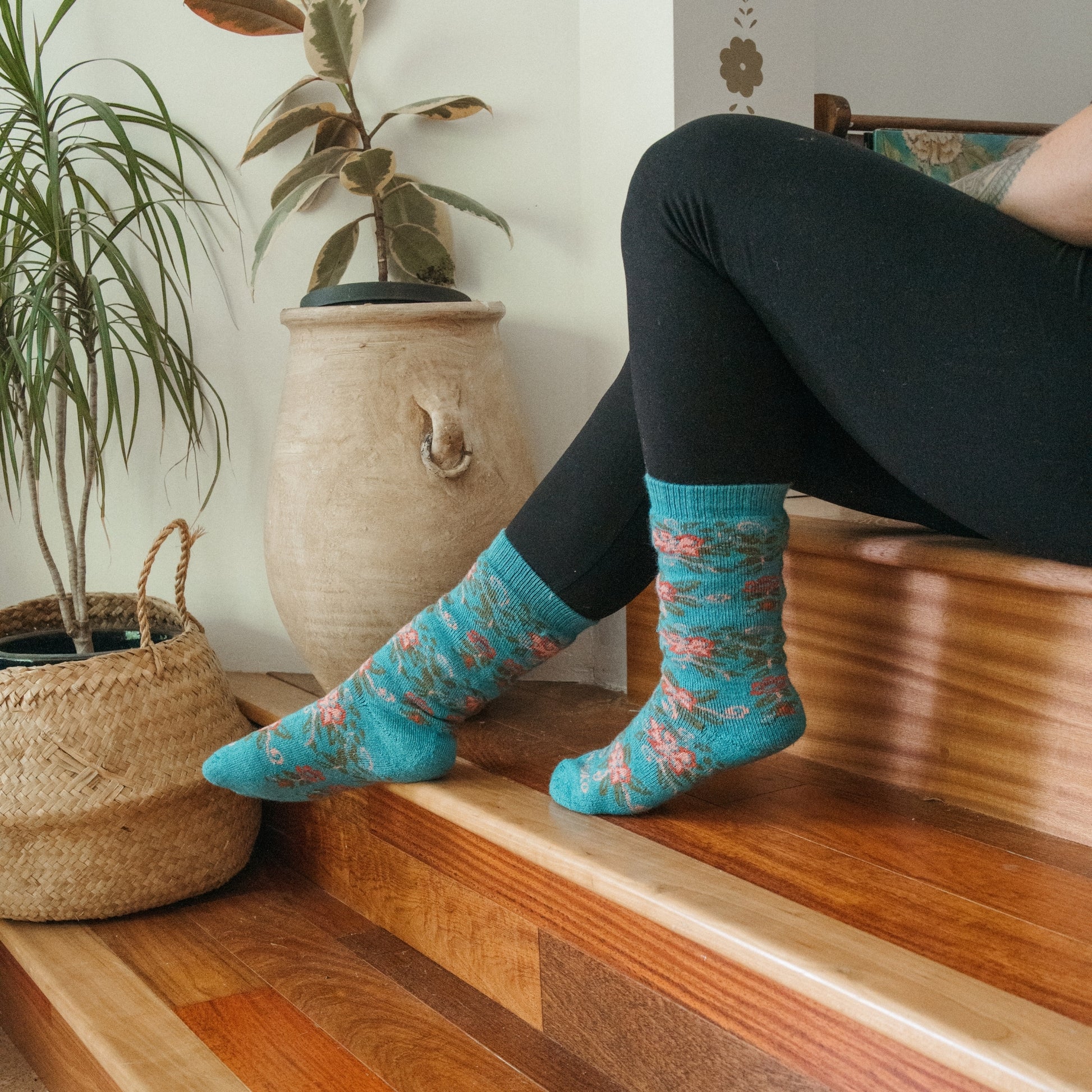 POKOLOKO Thick Print Alpaca Socks #color_bouquet
