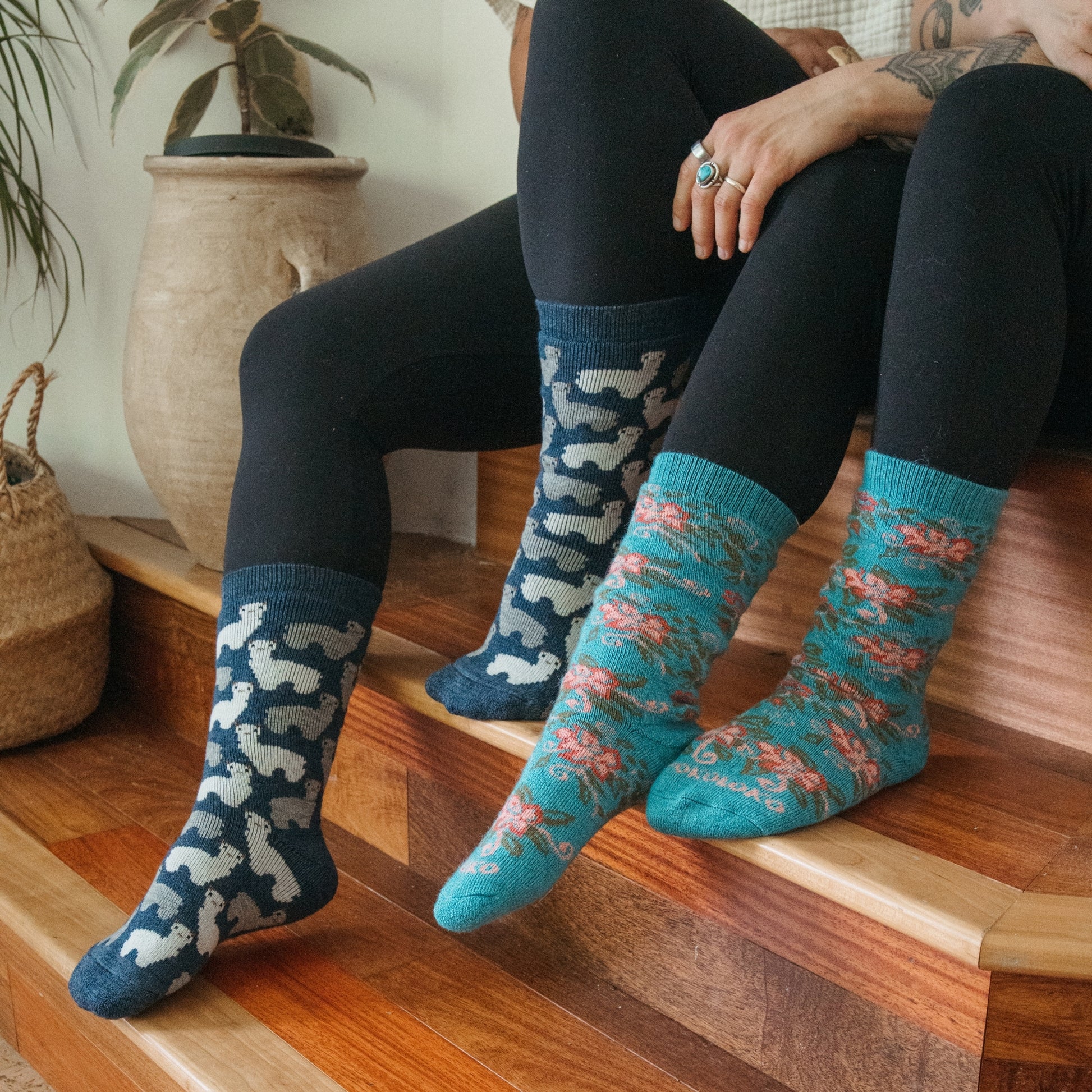 POKOLOKO Thick Print Alpaca Socks #color_bouquet