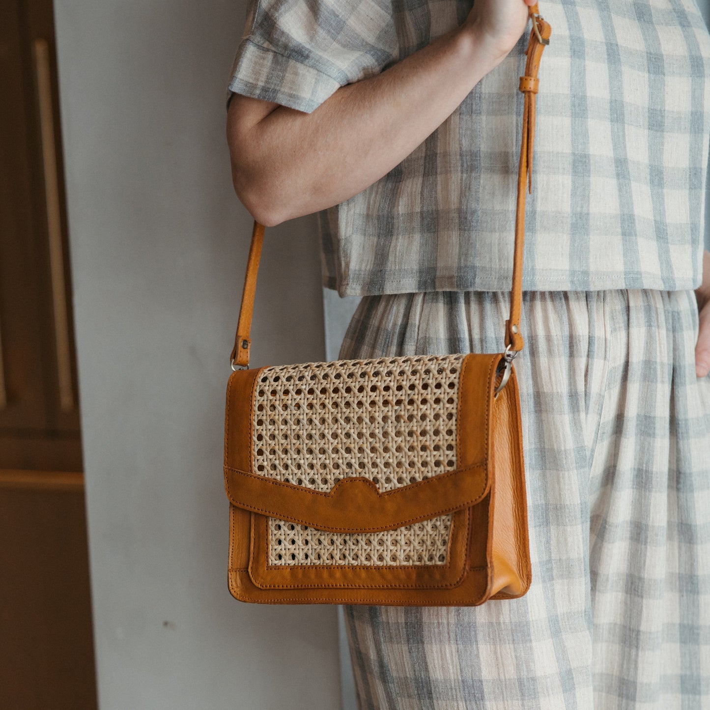 POKOLOKO Leather Bag with Cane Accent - Rectangle #color_caramel-leather