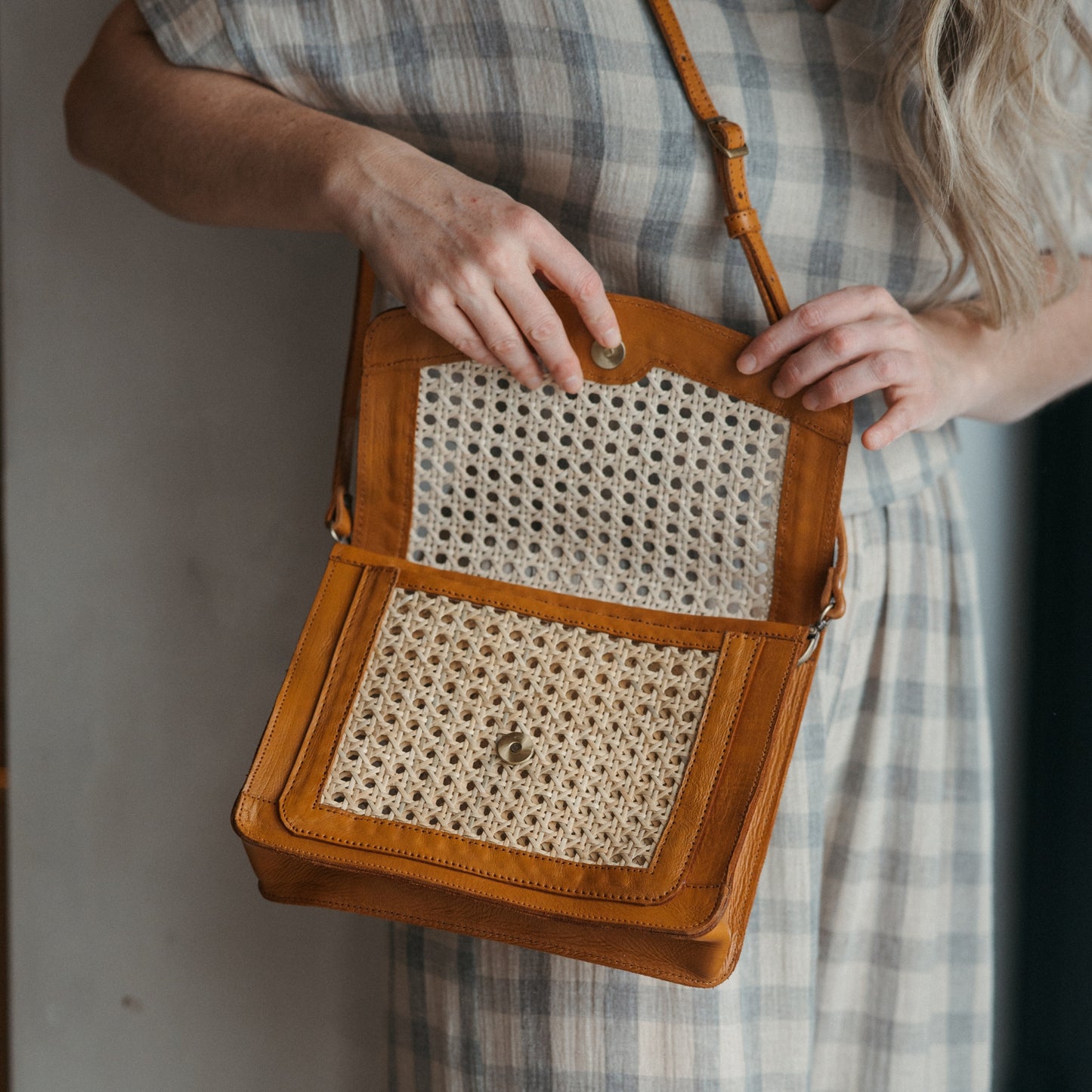 POKOLOKO Leather Bag with Cane Accent - Rectangle #color_caramel-leather