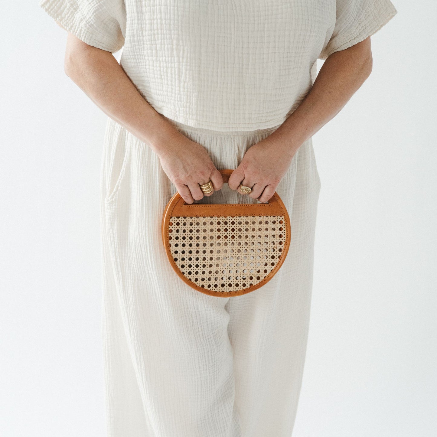 POKOLOKO Round Leather Bag with Cane Accent #color_caramel