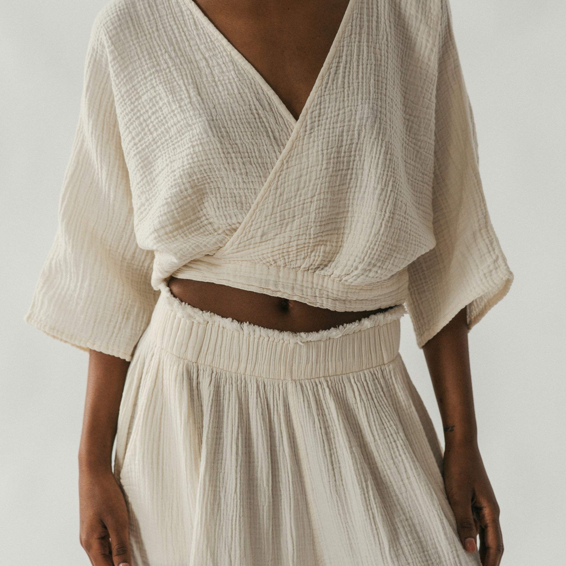 POKOLOKO Crinkle Balloon Sleeve Top #color_crinkle-cream
