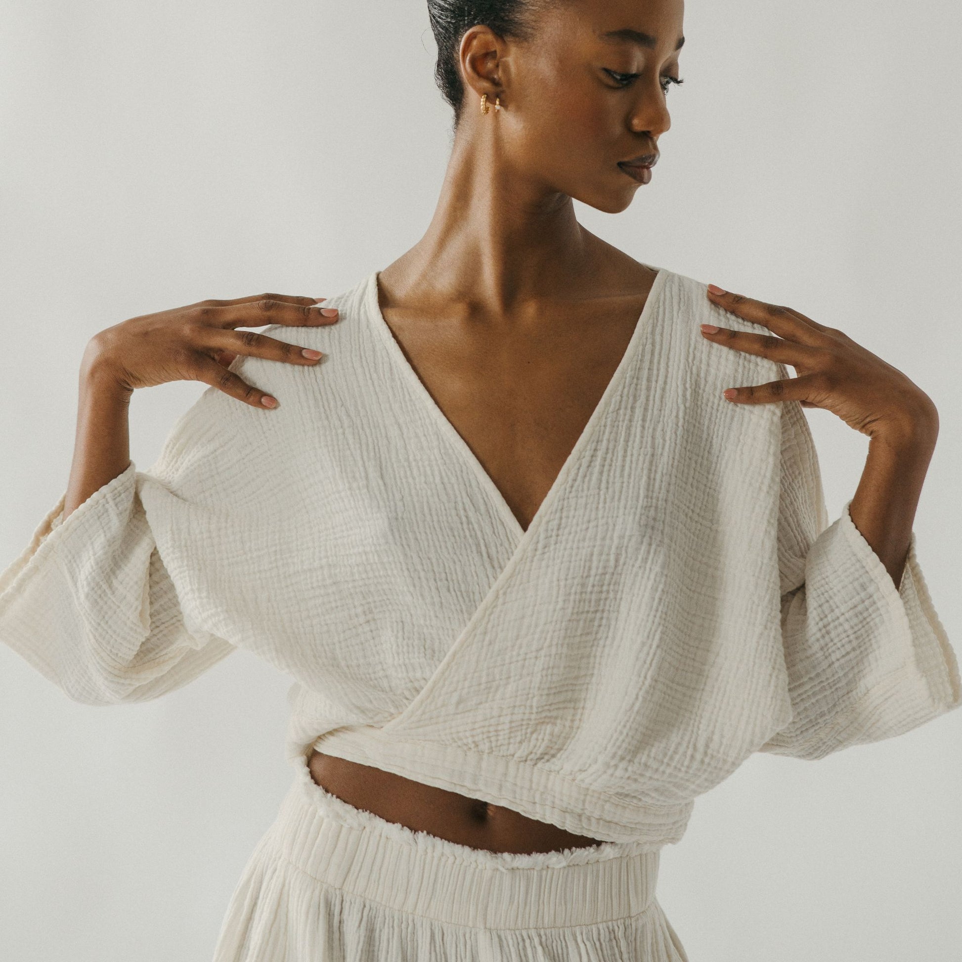 POKOLOKO Crinkle Balloon Sleeve Top #color_crinkle-cream