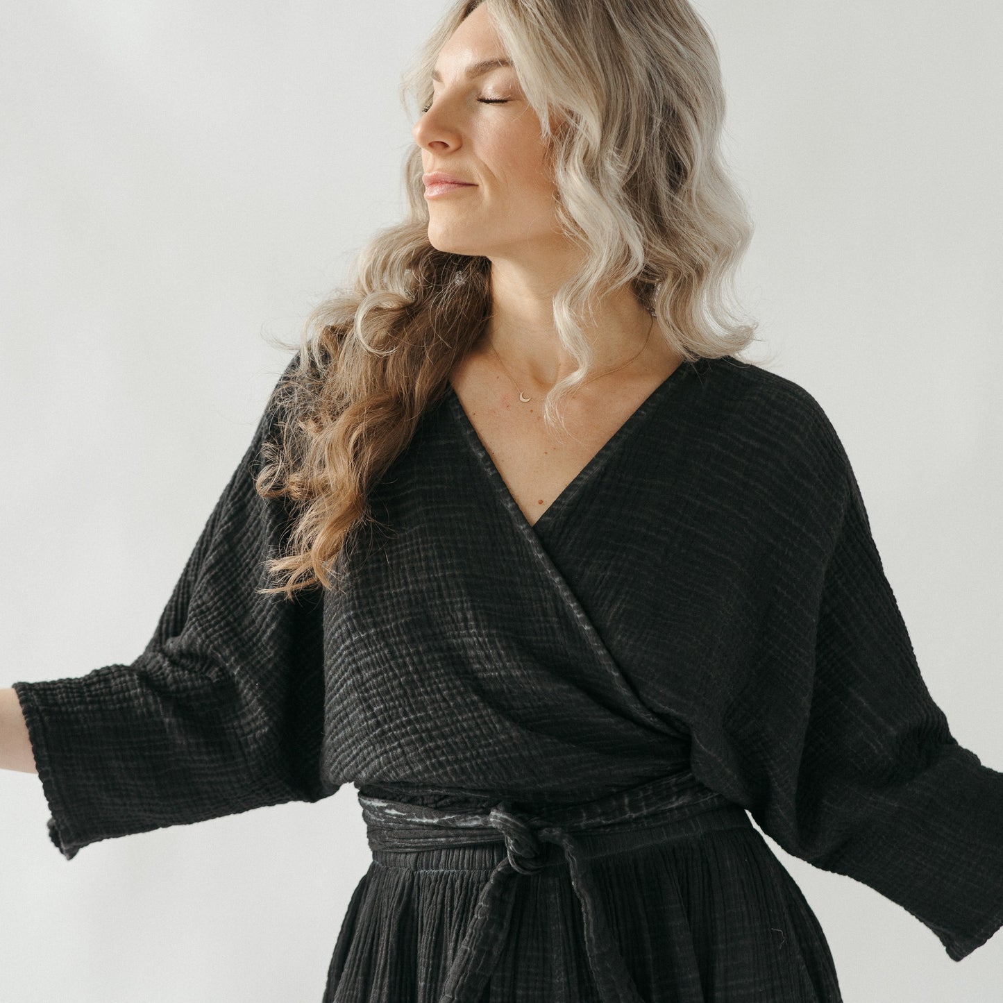 POKOLOKO Crinkle Balloon Sleeve Top #color_crinkle-black