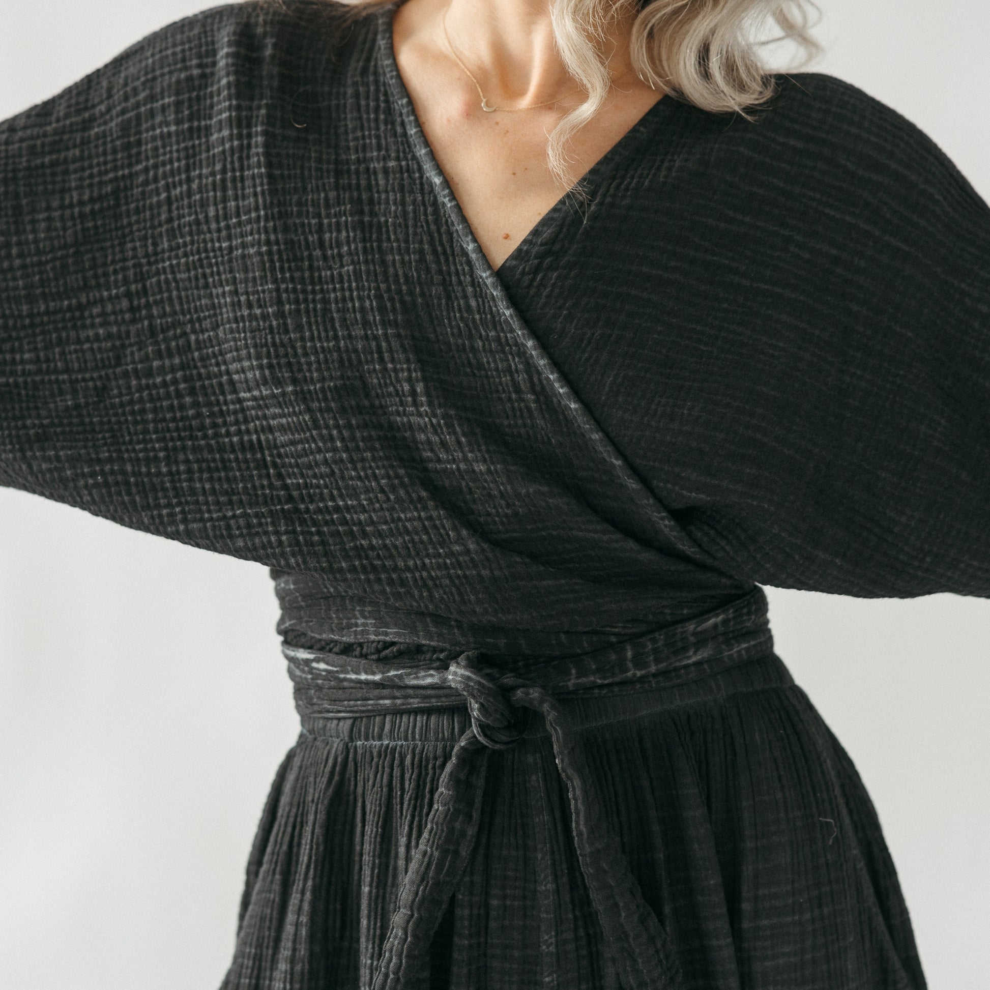 POKOLOKO Crinkle Balloon Sleeve Top #color_crinkle-black
