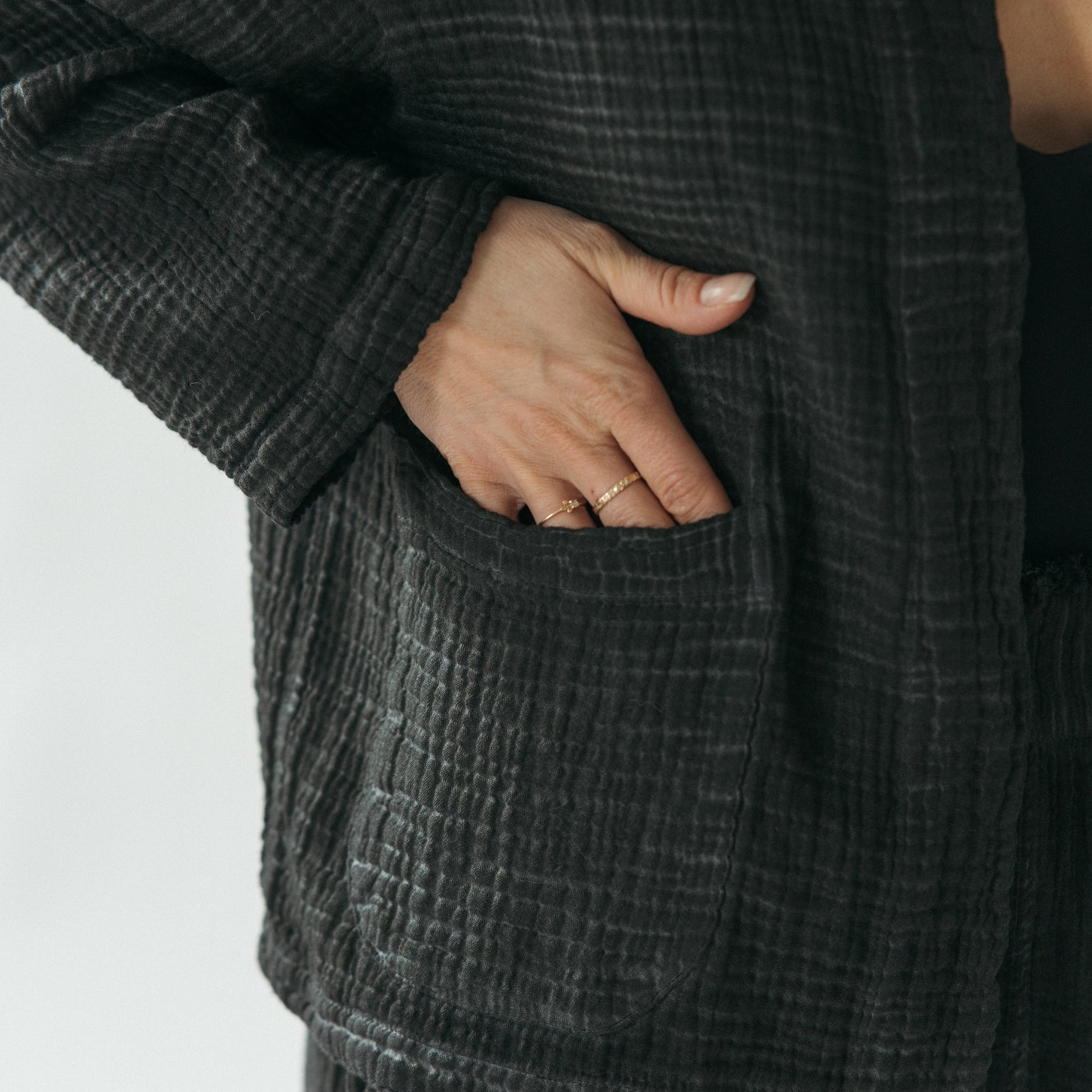 POKOLOKO Crinkle Short Jacket #color_crinkle-black