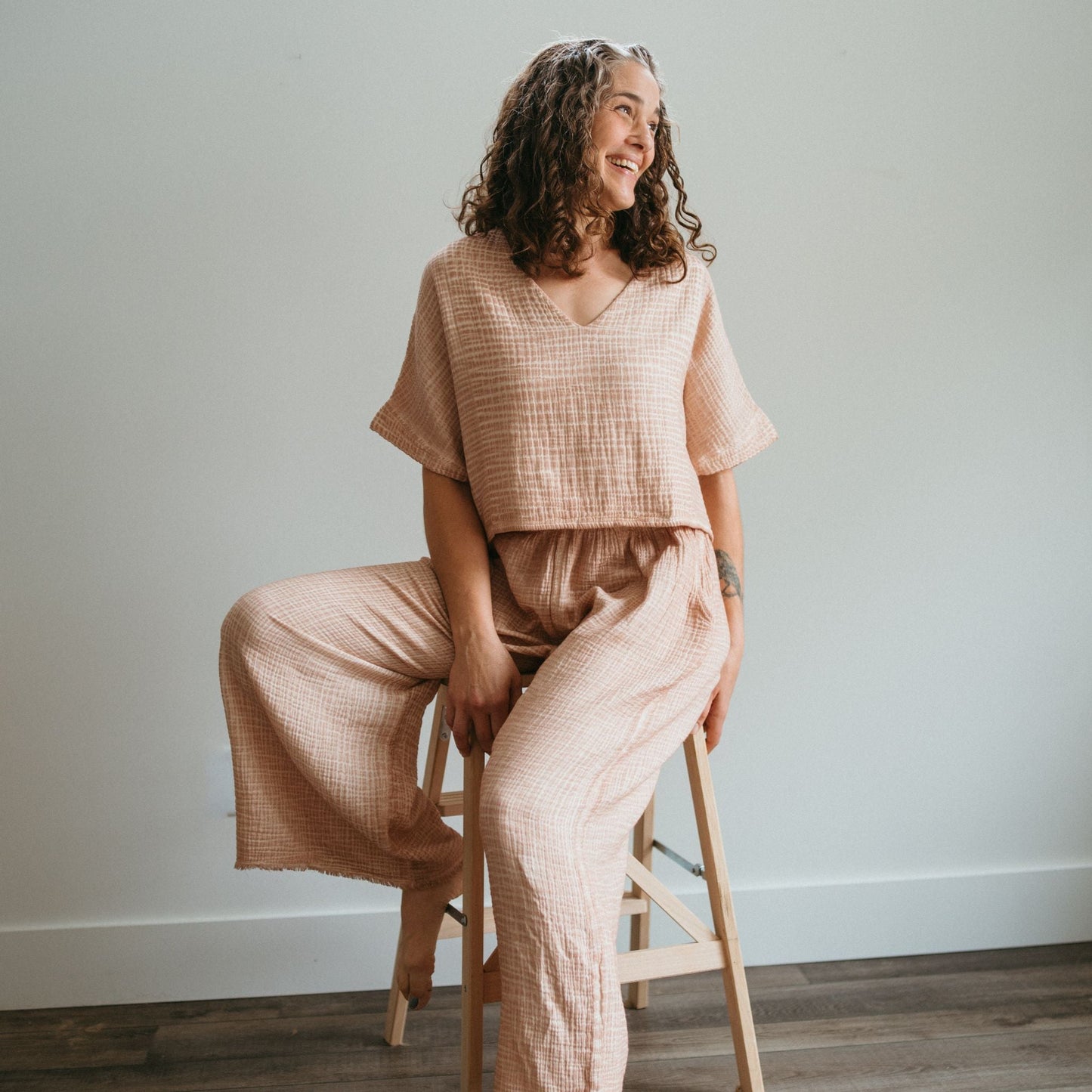 POKOLOKO Crinkle Crop Top #color_crinkle-beige