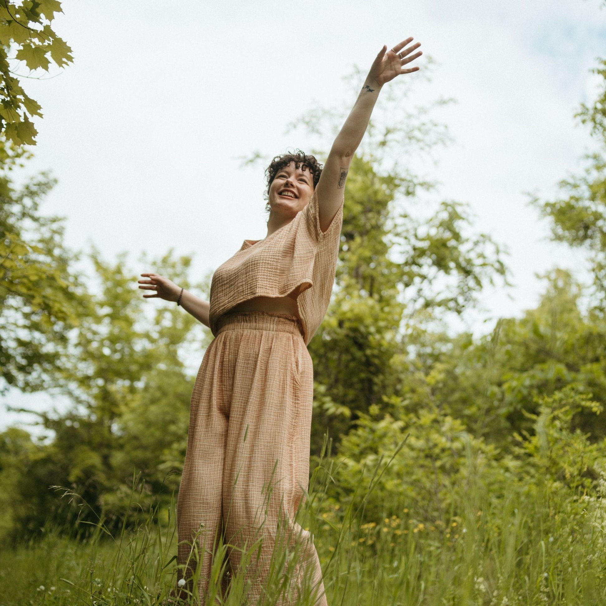 POKOLOKO Crinkle Crop Top #color_crinkle-beige