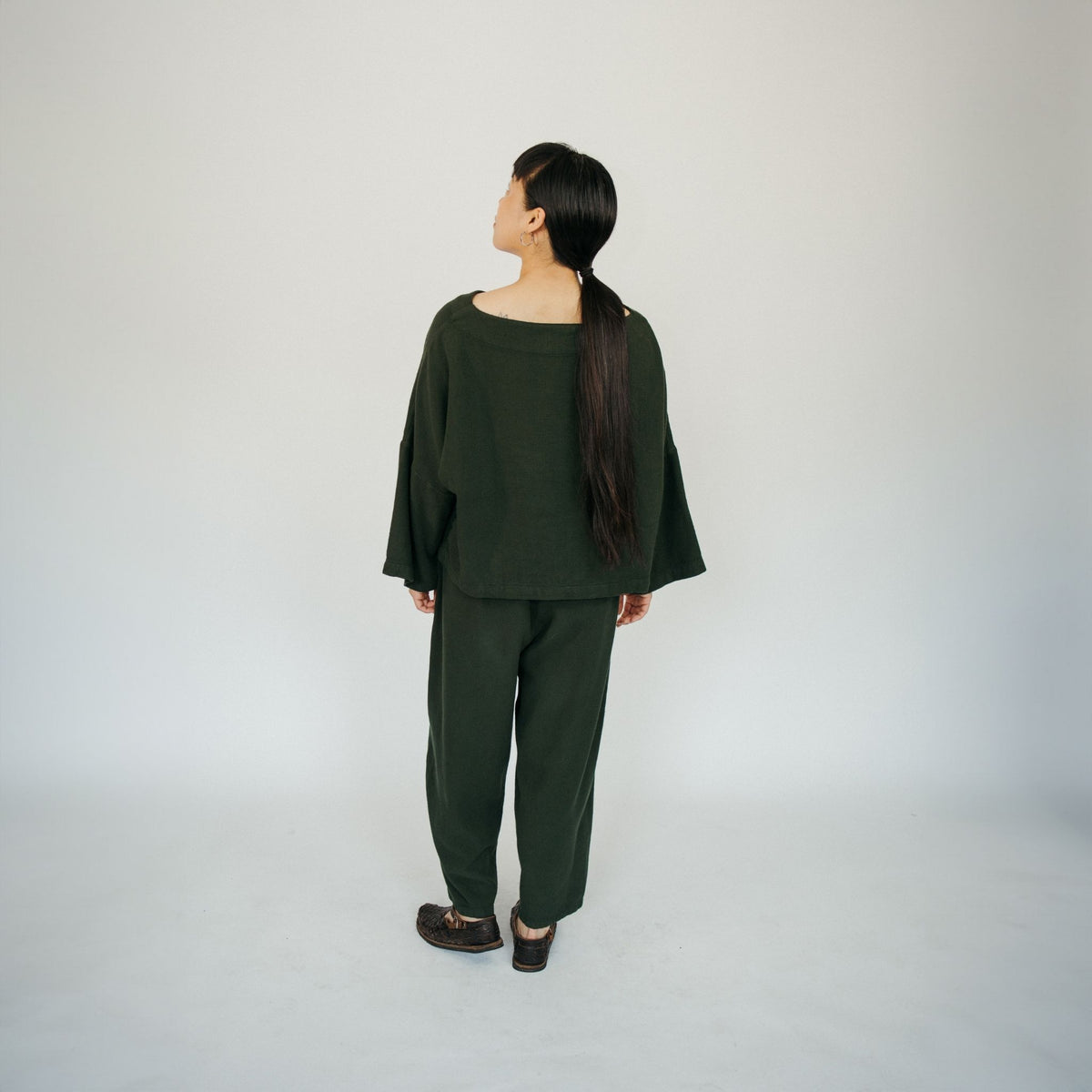 POKOLOKO Loft Cotton Crop Barrel Pants #color_loft-forest