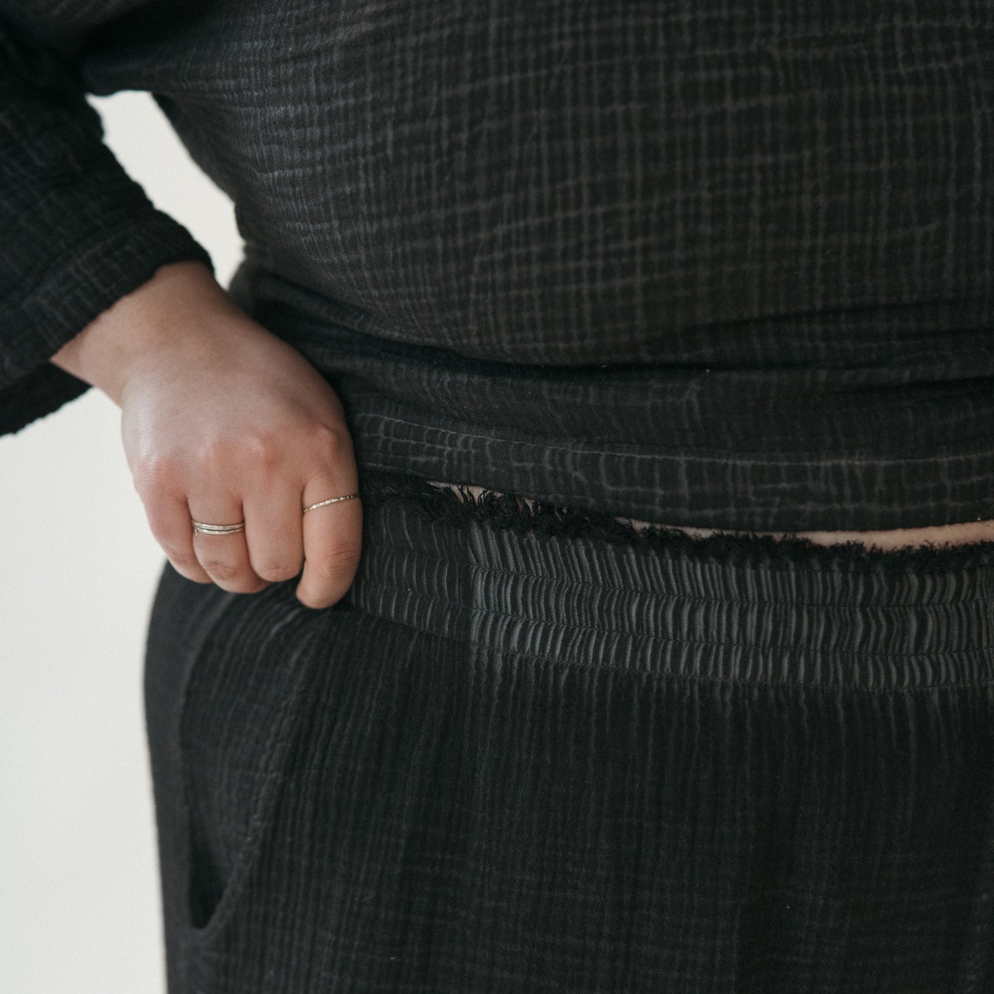 POKOLOKO Crinkle Drawstring Palazzo Pants Plus #color_crinkle-black