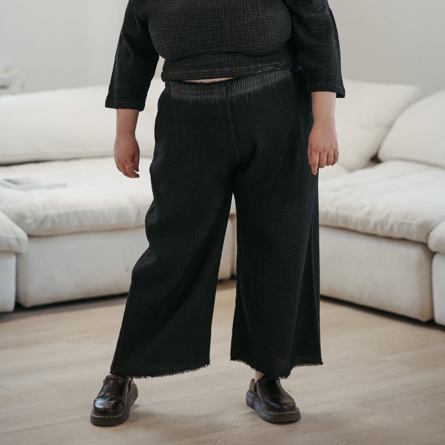 POKOLOKO Crinkle Drawstring Palazzo Pants Plus #color_crinkle-black