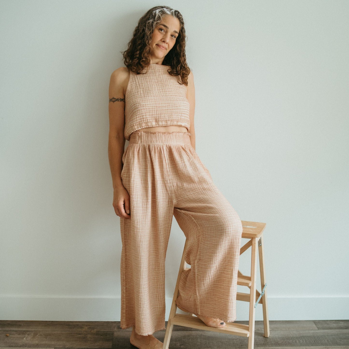 POKOLOKO Crinkle Palazzo Pants #color_crinkle-beige