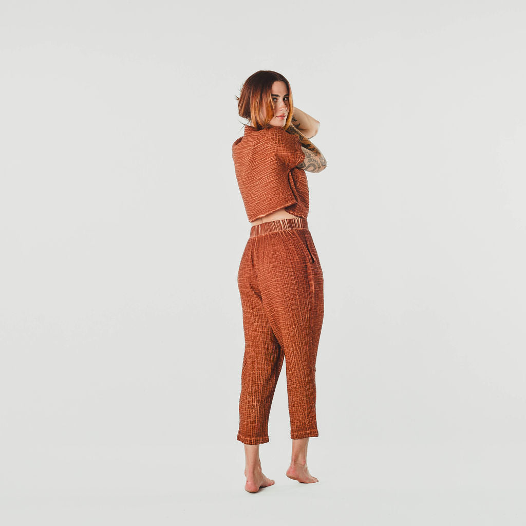 POKOLOKO Crinkle Slouchy Pants #color_crinkle-terracotta