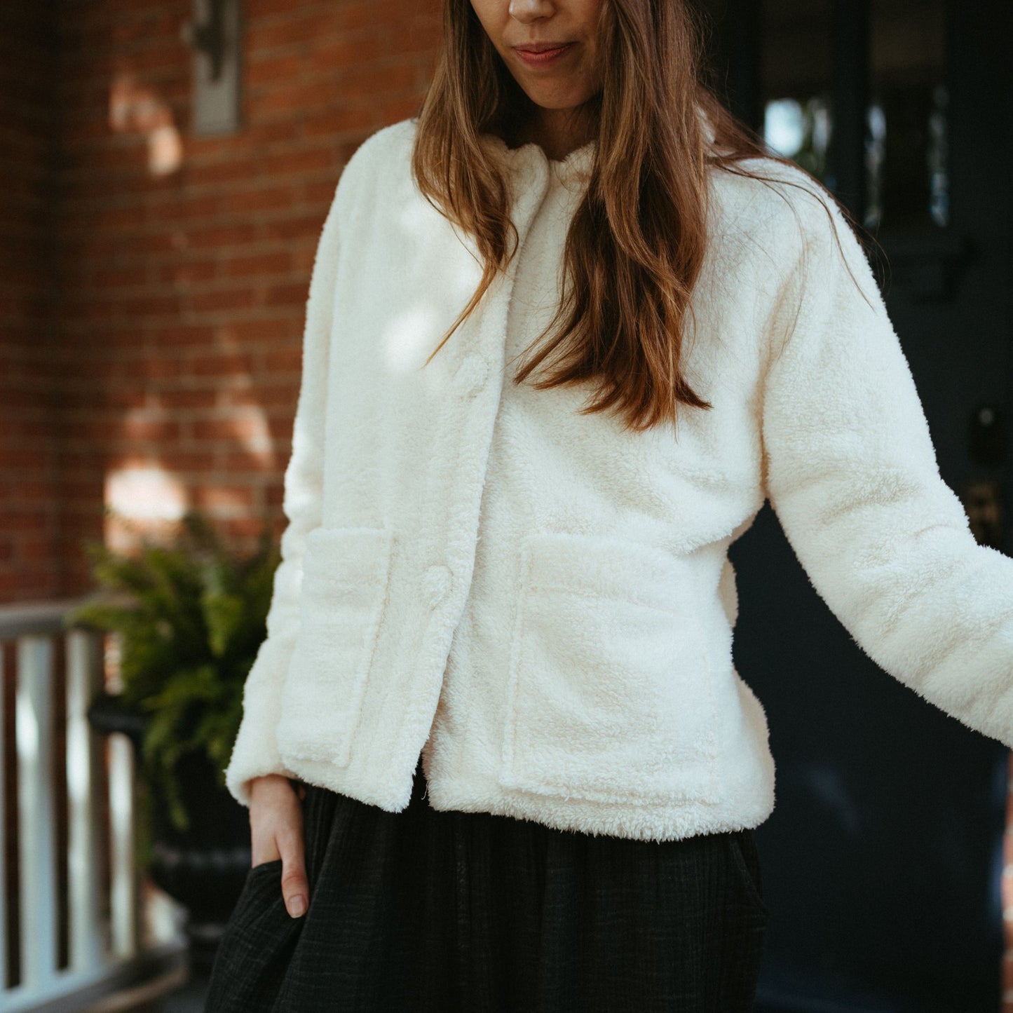 POKOLOKO Recycled Sherpa Short Jacket #color_sherpa-cream