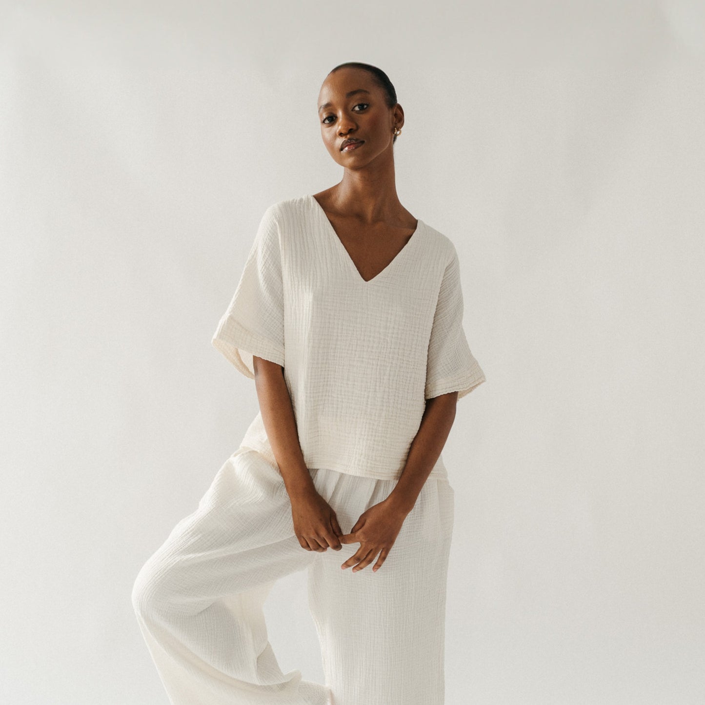 POKOLOKO Crinkle V Neck Top #color_crinkle-cream
