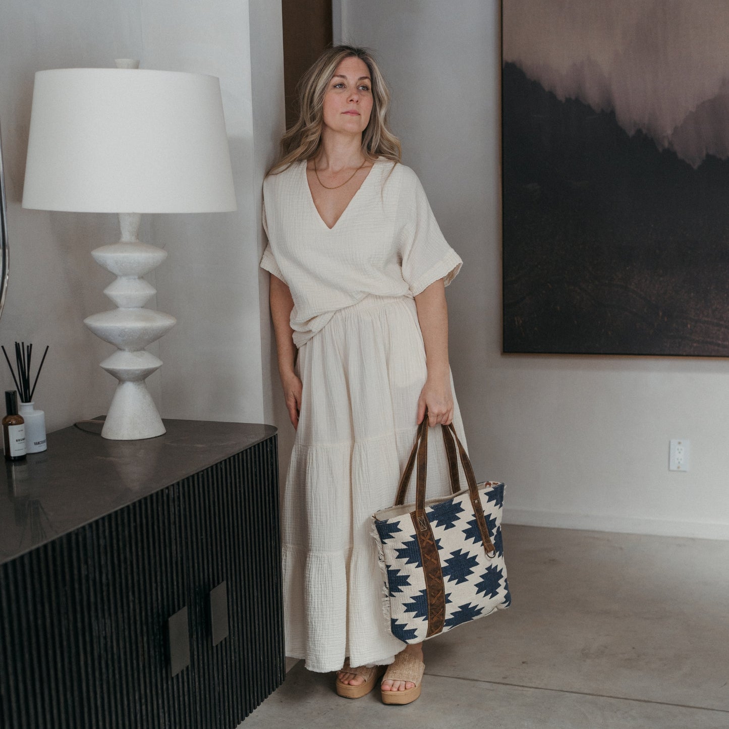 POKOLOKO Crinkle V Neck Top #color_crinkle-cream