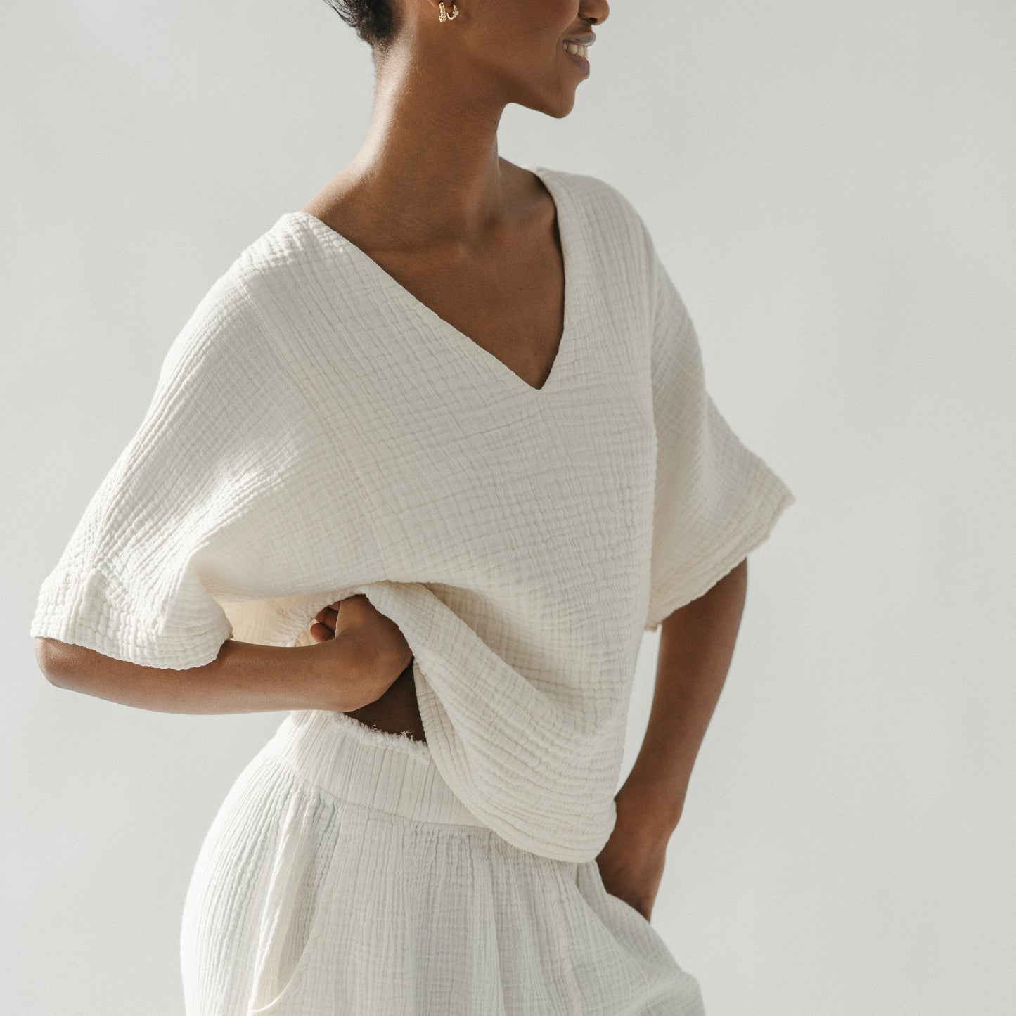 POKOLOKO Crinkle V Neck Top #color_crinkle-cream