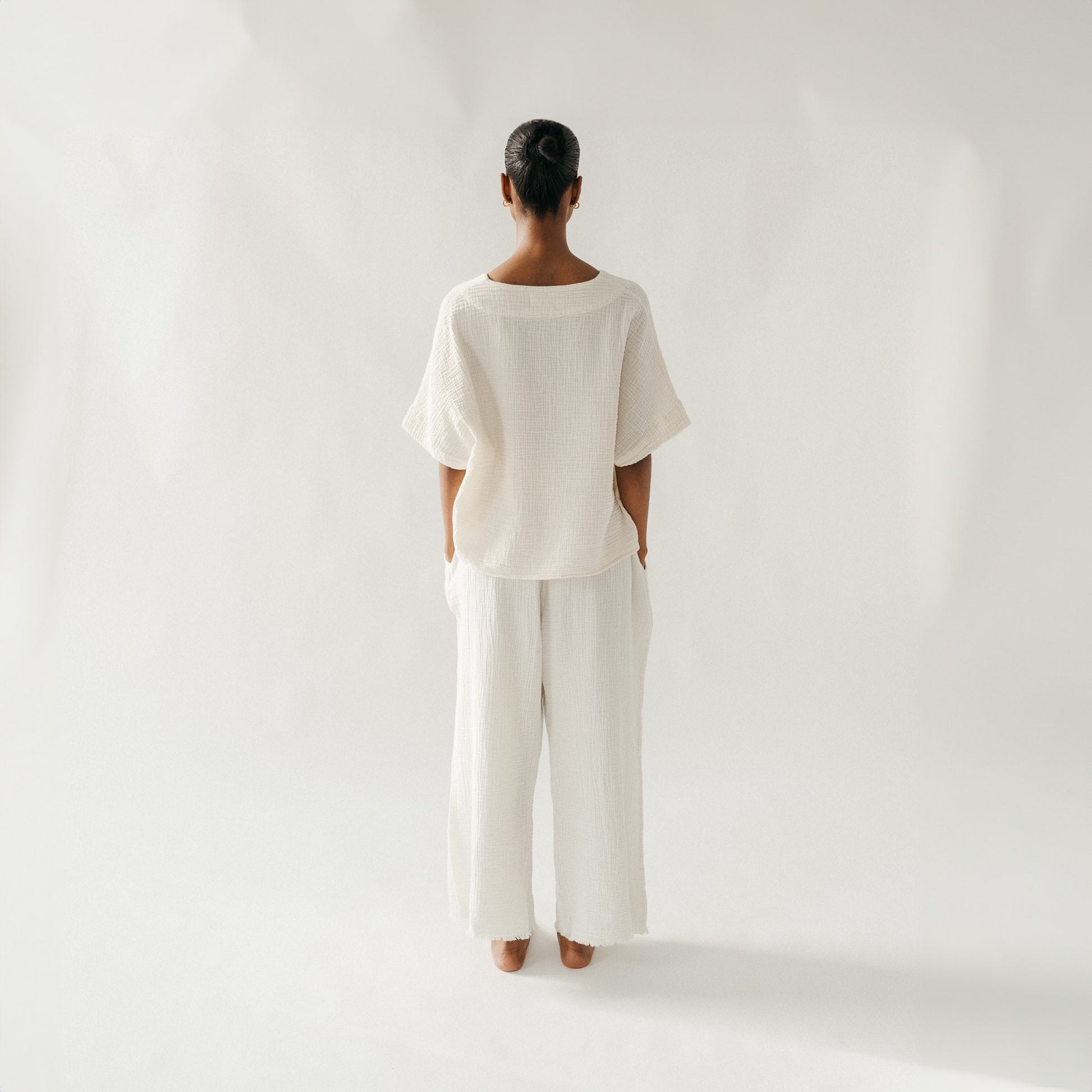 POKOLOKO Crinkle V Neck Top #color_crinkle-cream