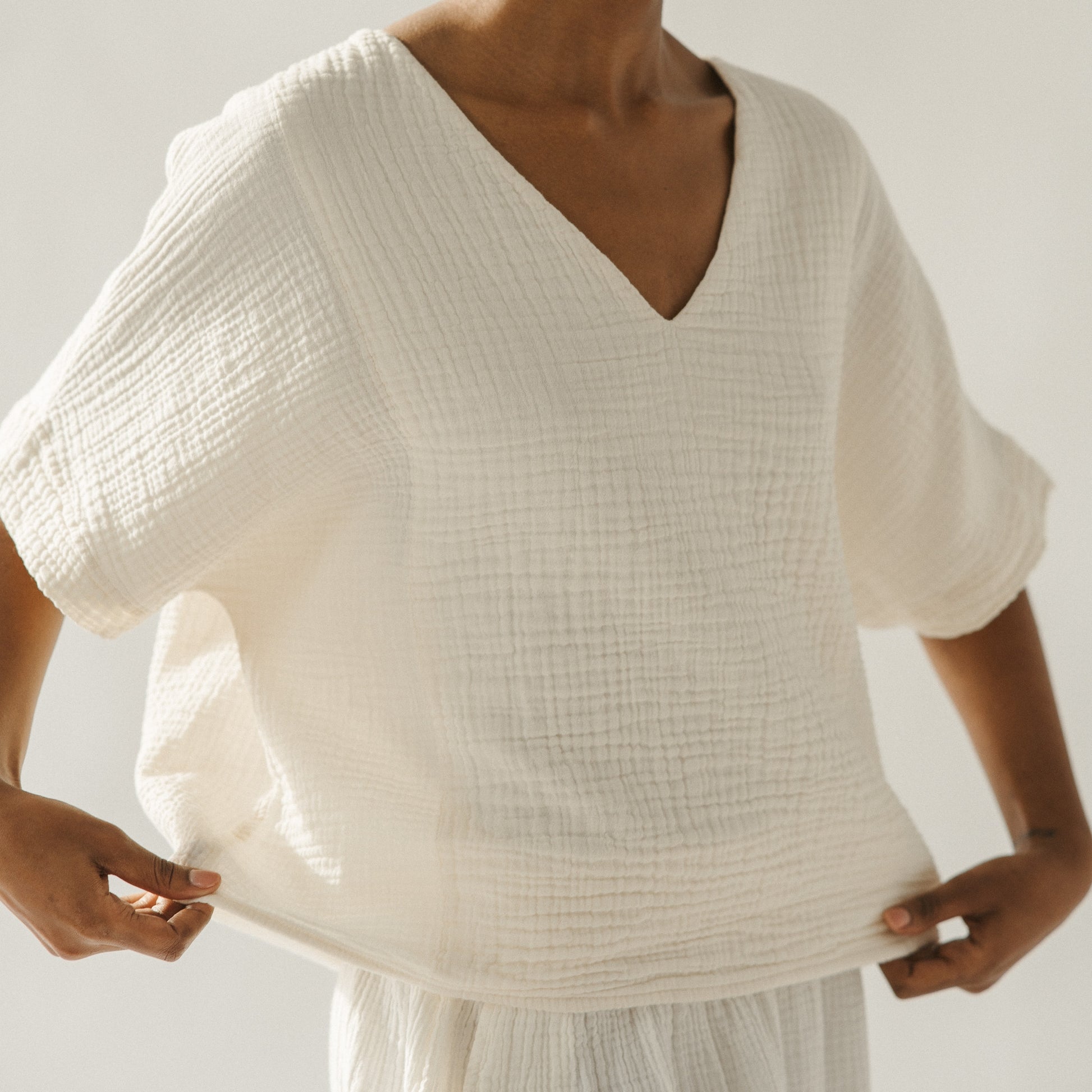 POKOLOKO Crinkle V Neck Top #color_crinkle-cream