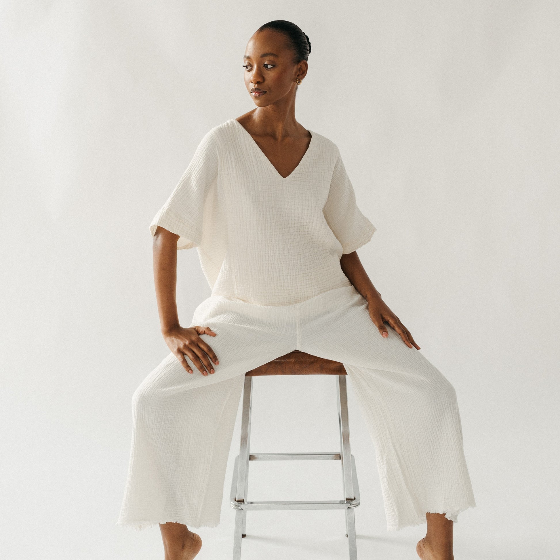 POKOLOKO Crinkle V Neck Top #color_crinkle-cream