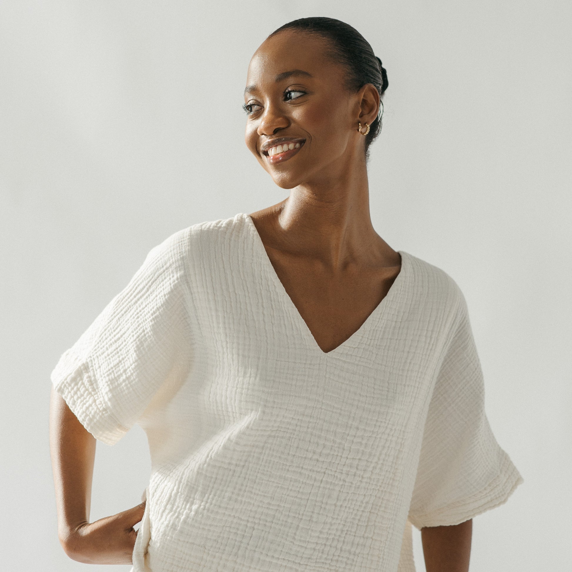 POKOLOKO Crinkle V Neck Top #color_crinkle-cream