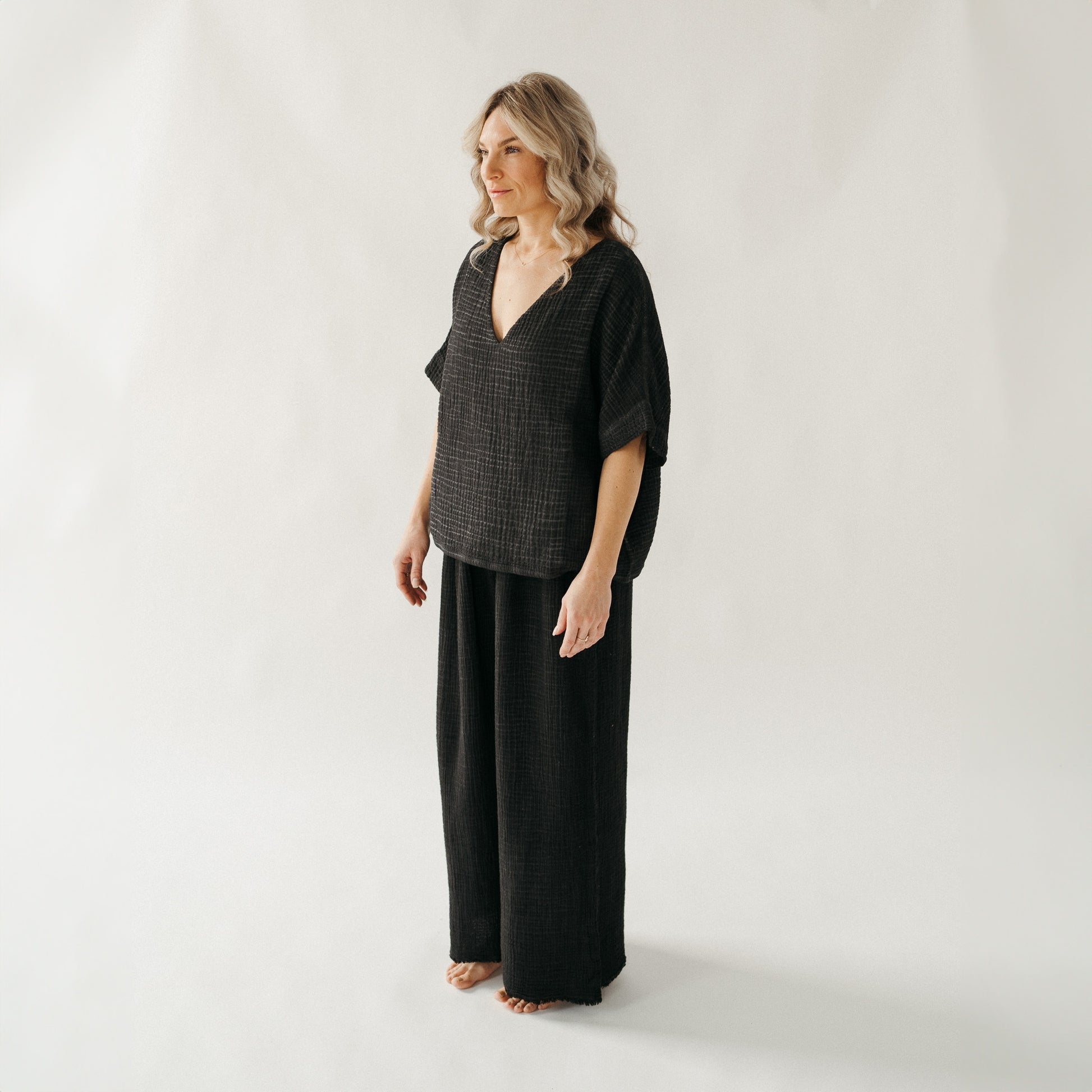 POKOLOKO Crinkle V Neck Top #color_crinkle-black