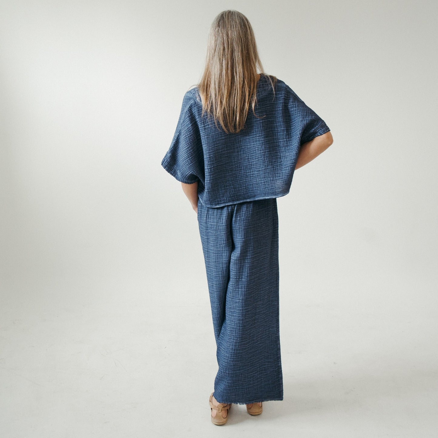 POKOLOKO Crinkle Crop Top #color_crinkle-denim