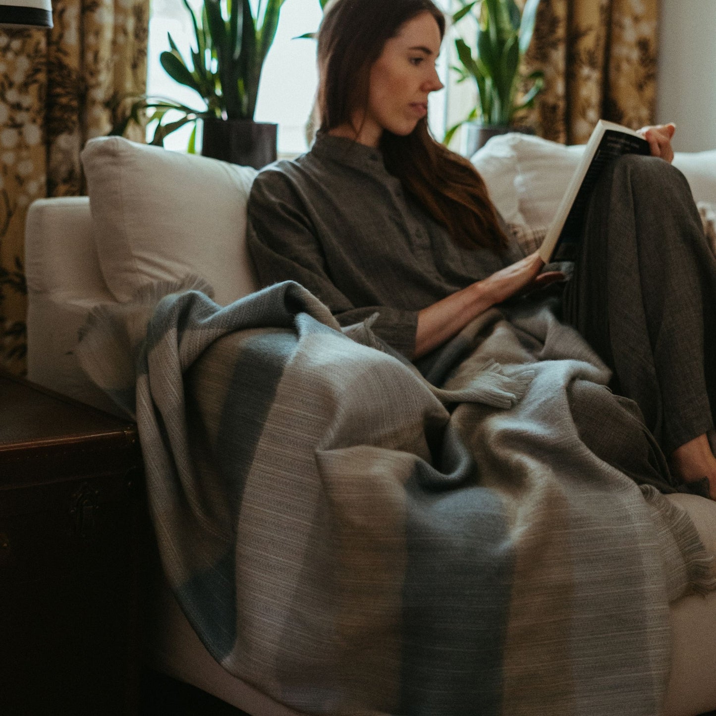 POKOLOKO Multi Mood Fringed Alpaca Blanket #color_mussel-mood