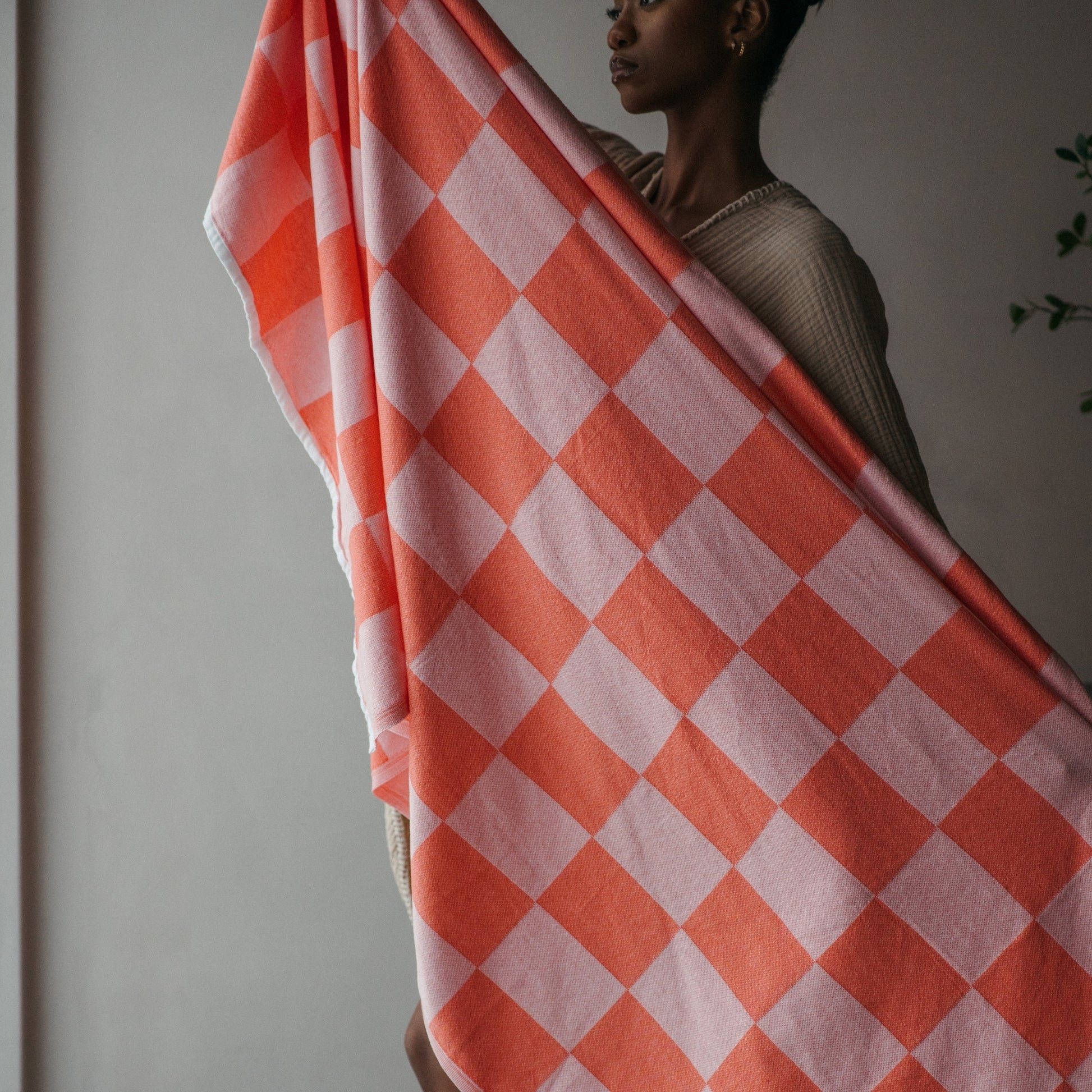 POKOLOKO Checkerboard Towel #color_coral