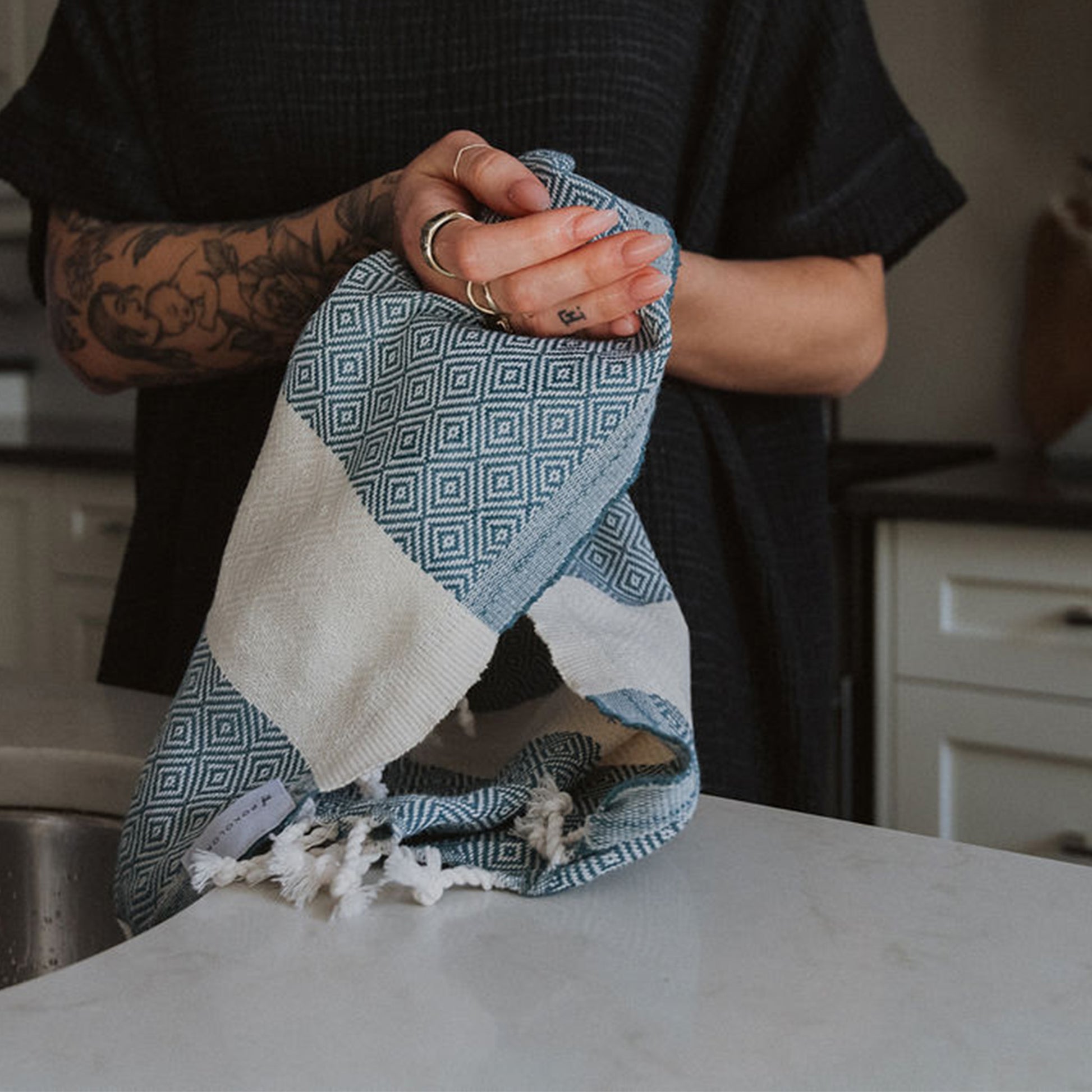 POKOLOKO Diamond Hand Towel #color_prussian