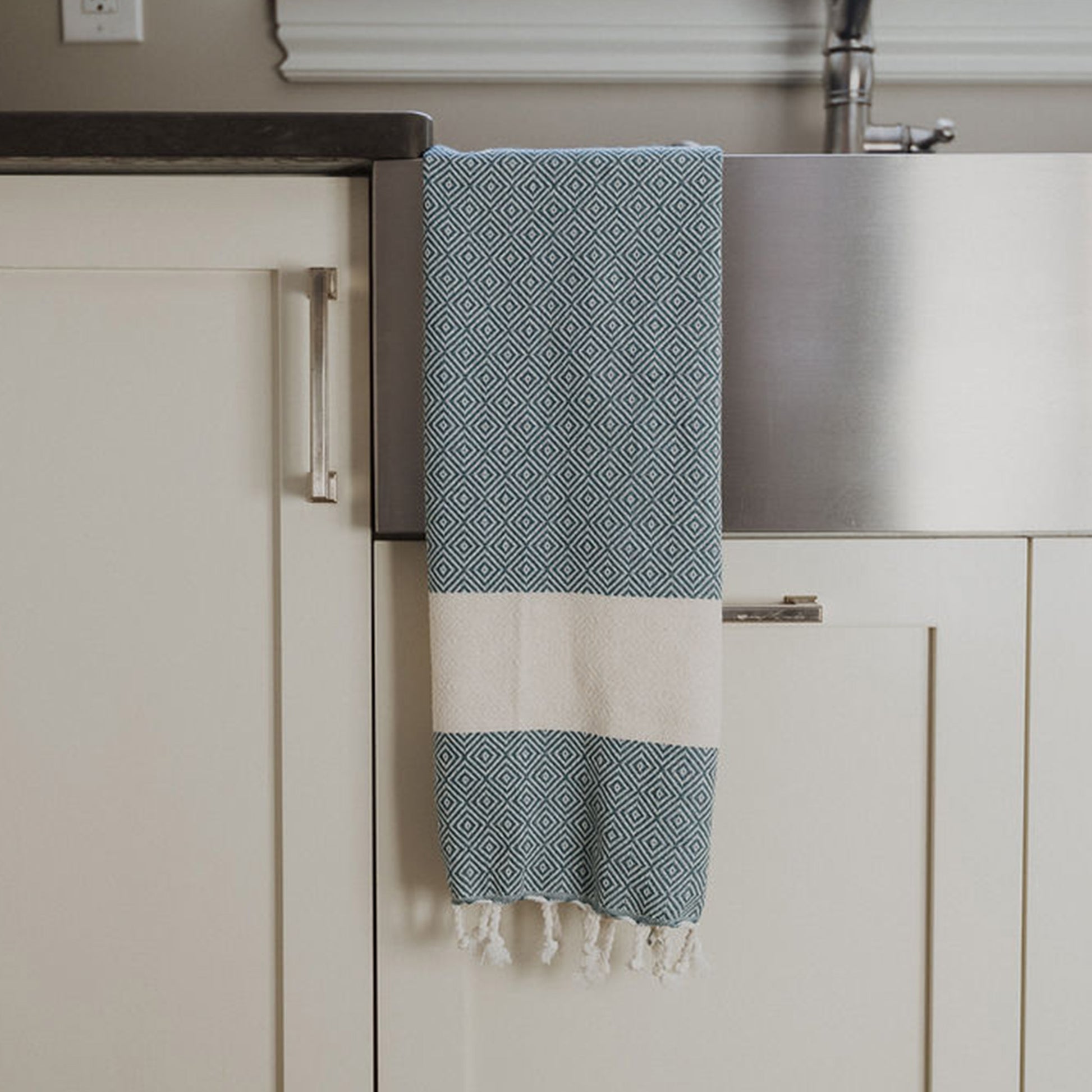 POKOLOKO Diamond Hand Towel #color_prussian