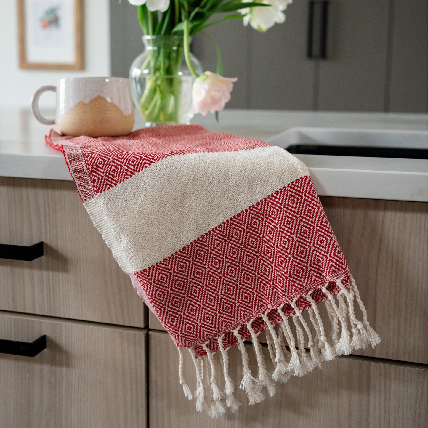 POKOLOKO Diamond Hand Towel #color_red-diamond