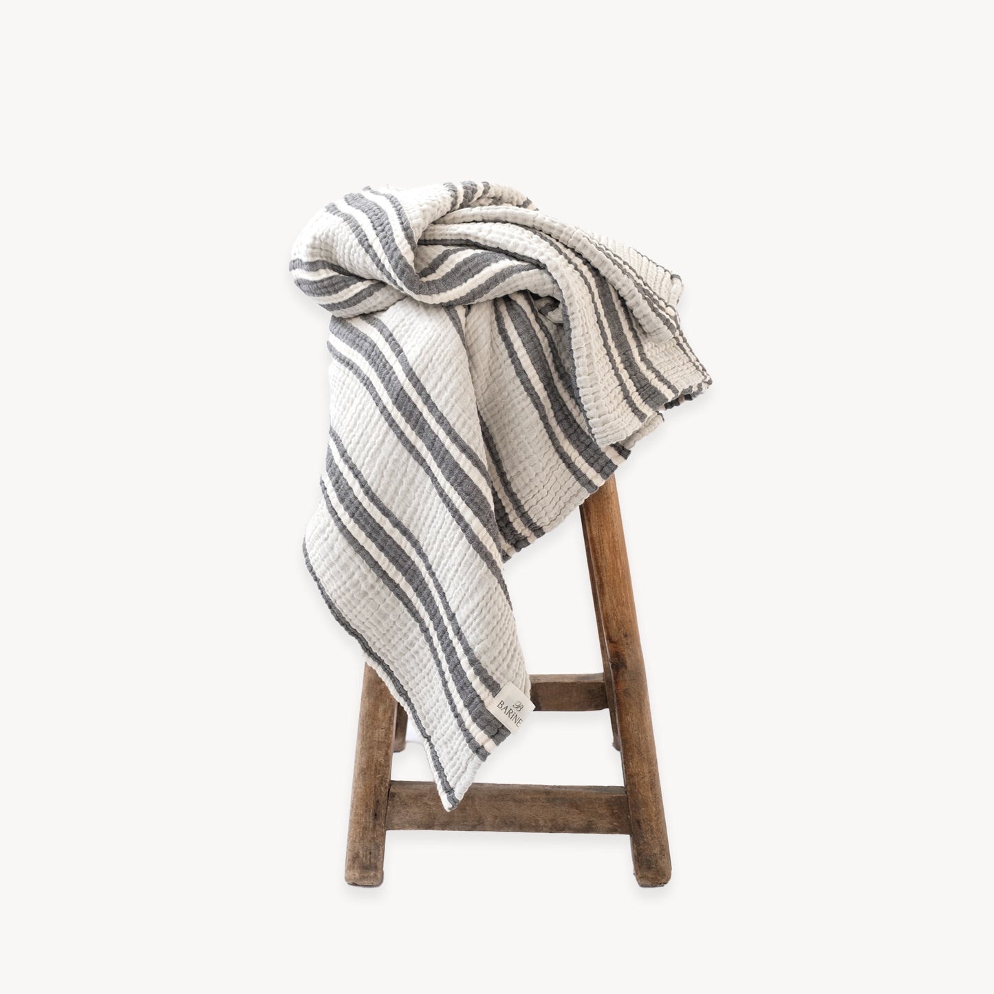 POKOLOKO Crinkle Striped Throw #color_charcoal-stripe