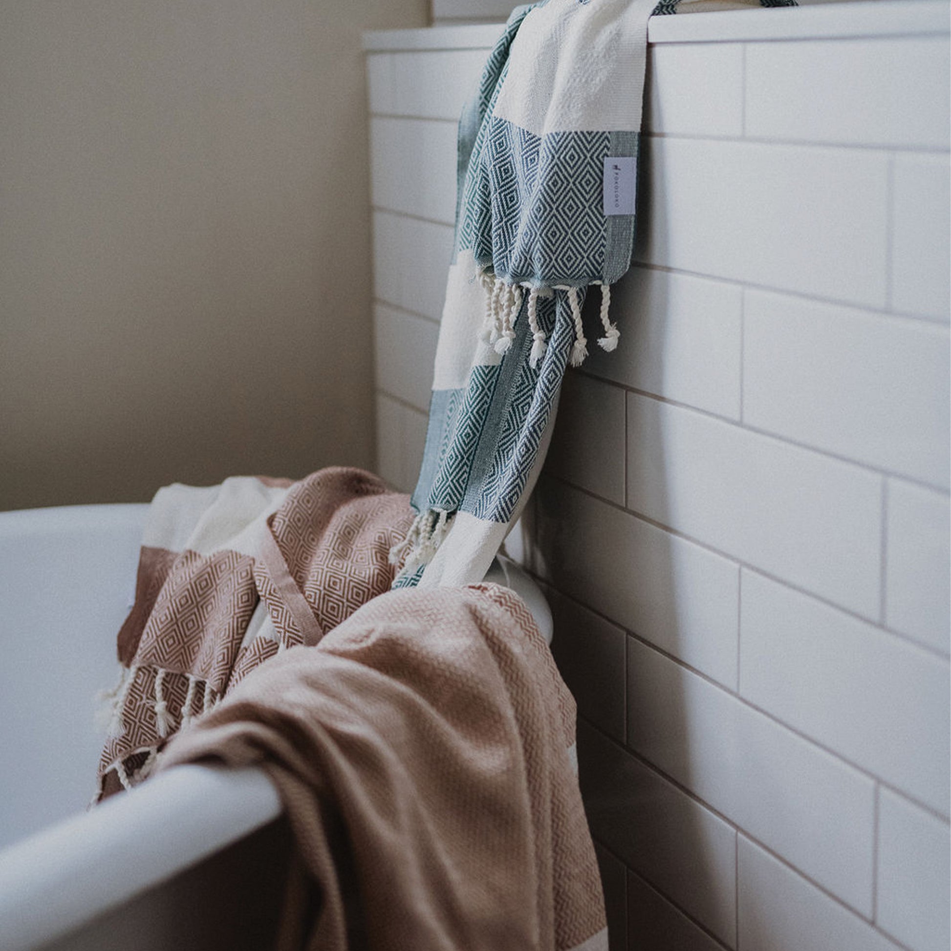 POKOLOKO Diamond Towel #color_almond-diamond