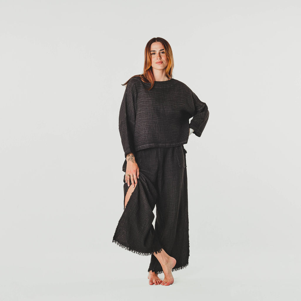 POKOLOKO Crinkle Long Sleeve Boat Top #color_crinkle-black